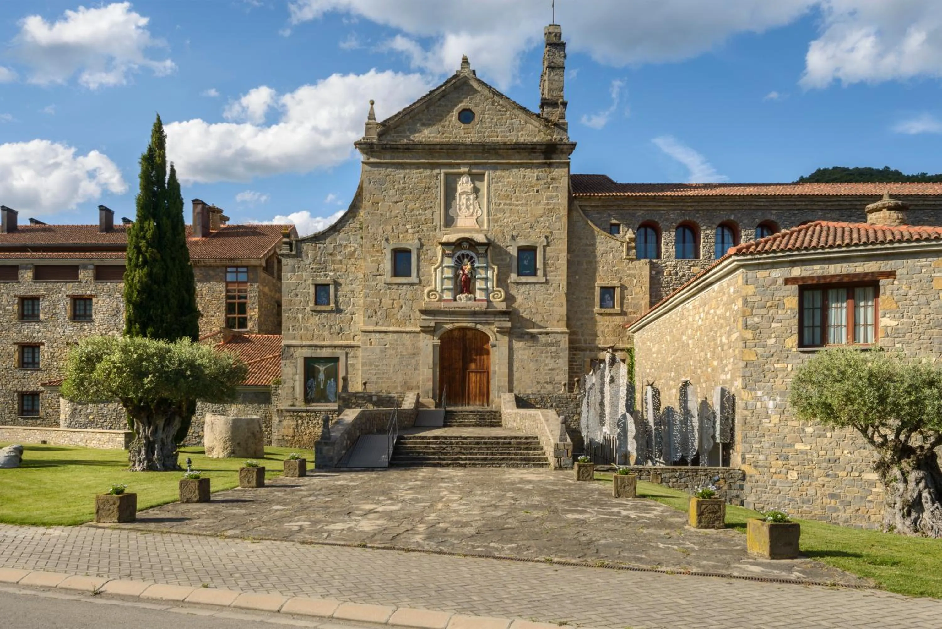 Property building in Hotel & Spa Monasterio de Boltaña