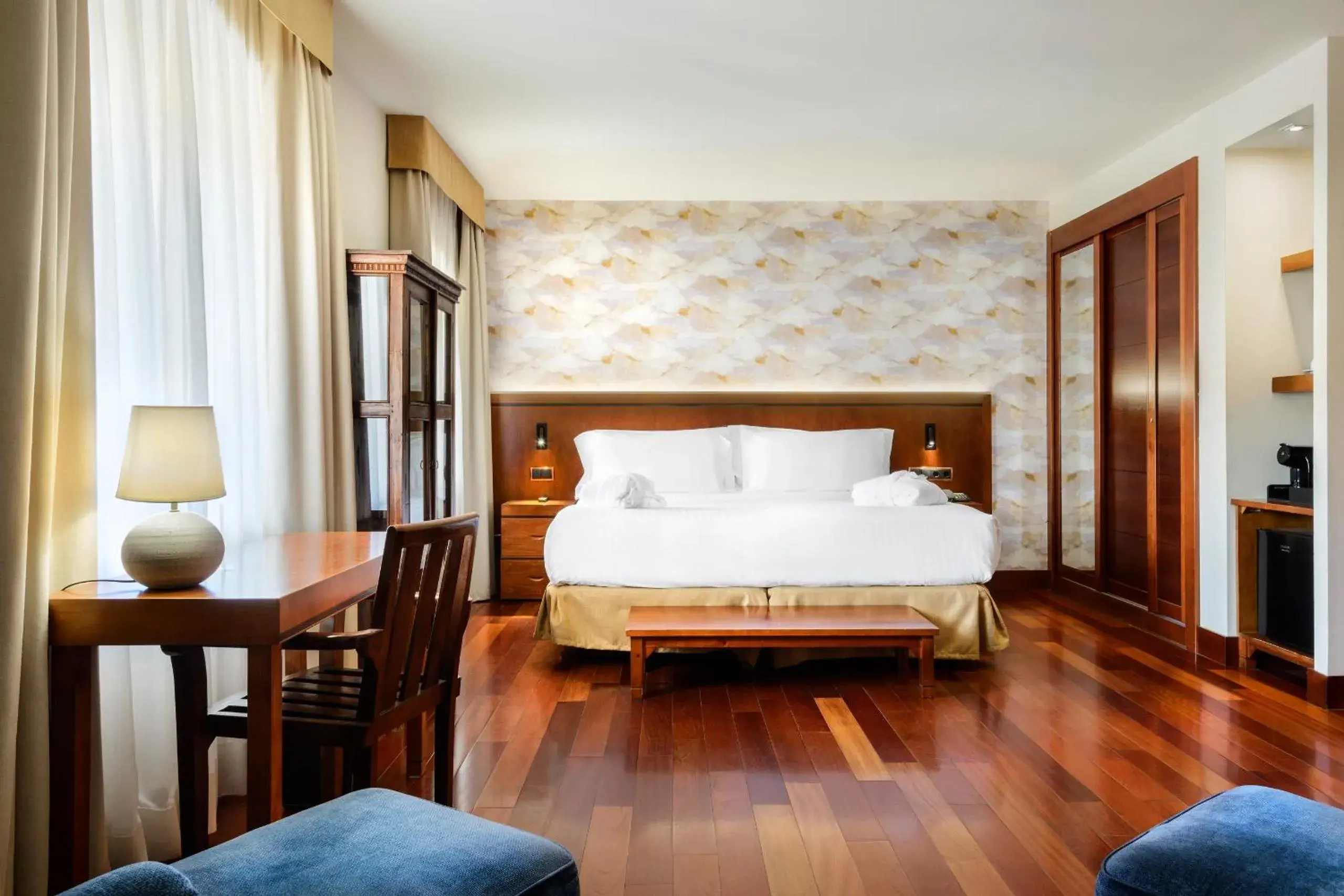 Deluxe Triple Room in Hotel & Spa Monasterio de Boltaña Deluxe Triple Room in Hotel & Spa Monasterio de Boltaña