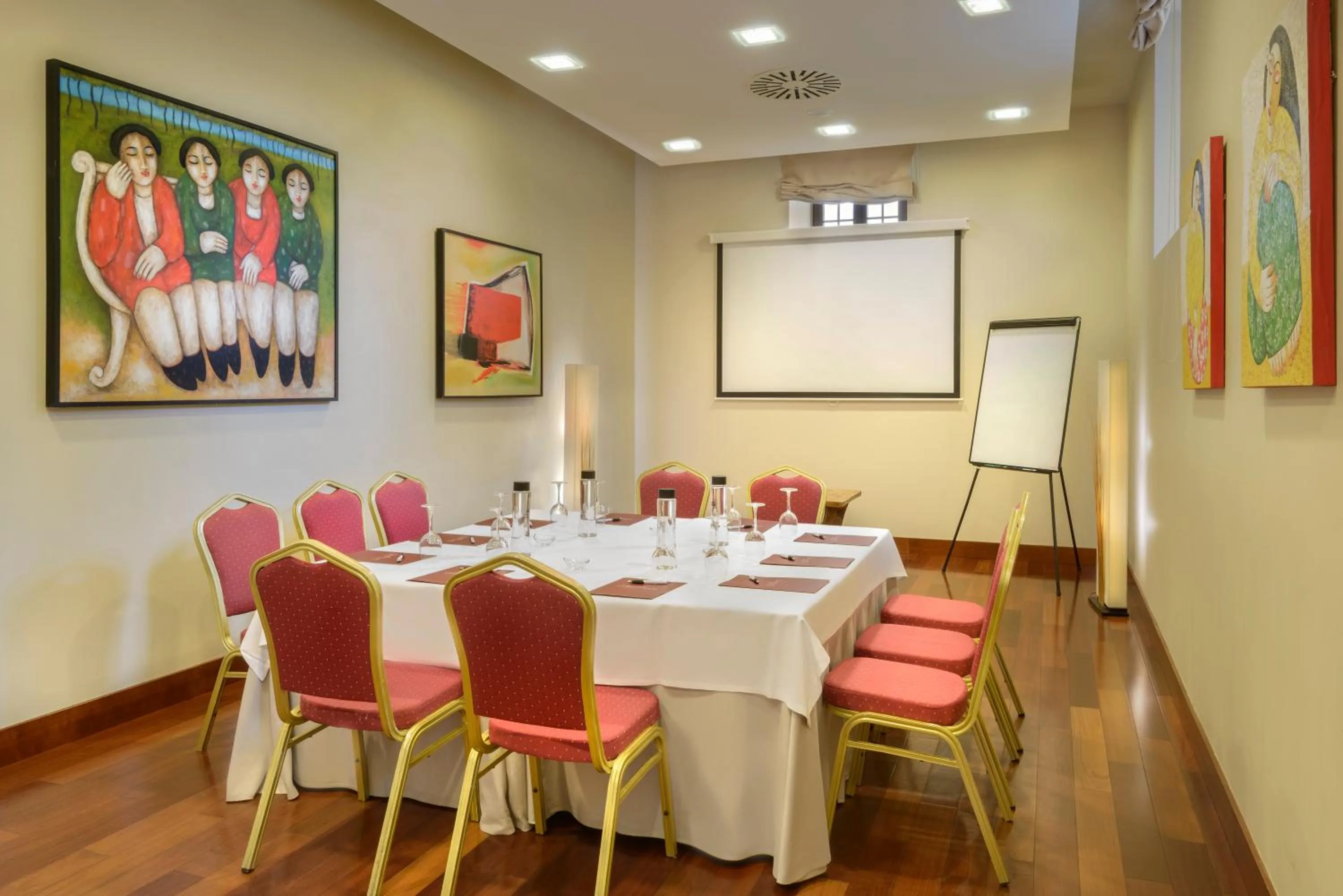 Meeting/conference room in Hotel & Spa Monasterio de Boltaña