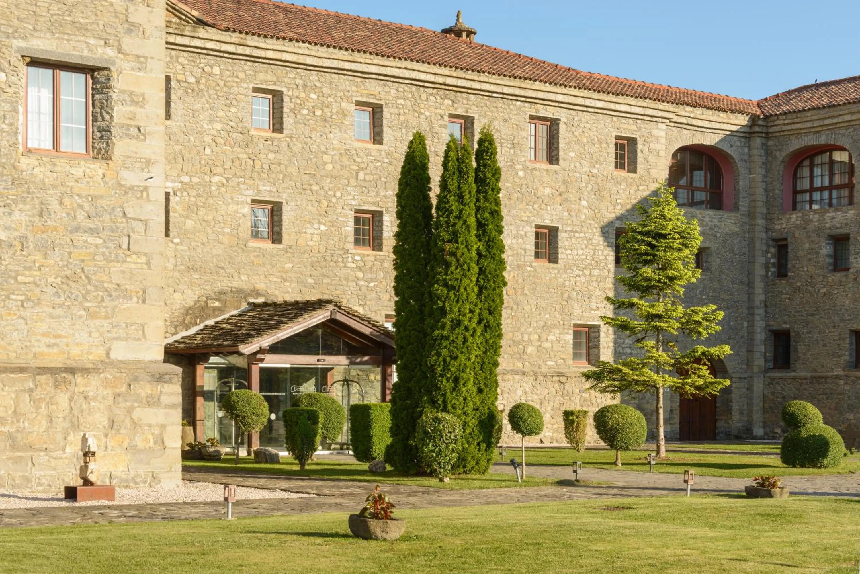 Property building in Hotel & Spa Monasterio de Boltaña