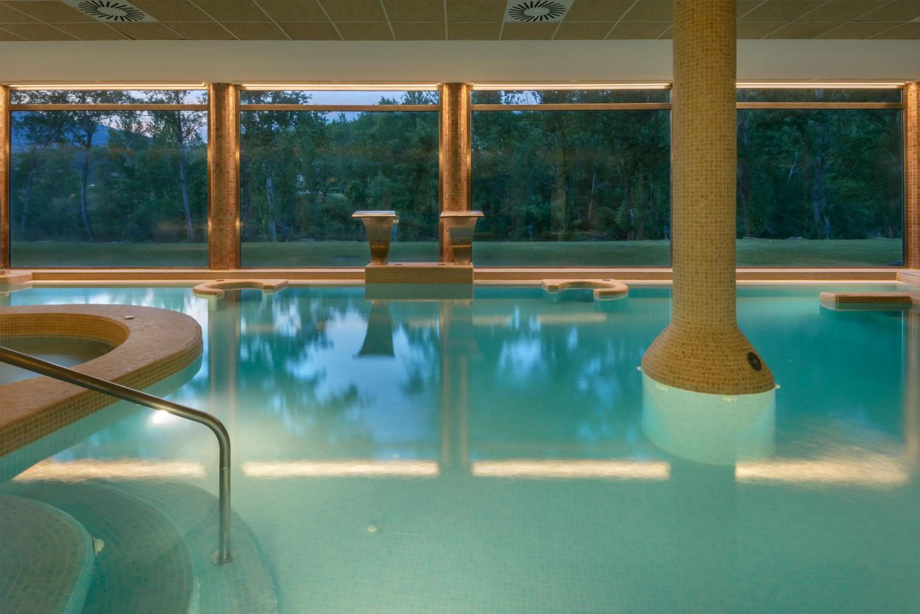 Spa and wellness centre/facilities in Hotel & Spa Monasterio de Boltaña