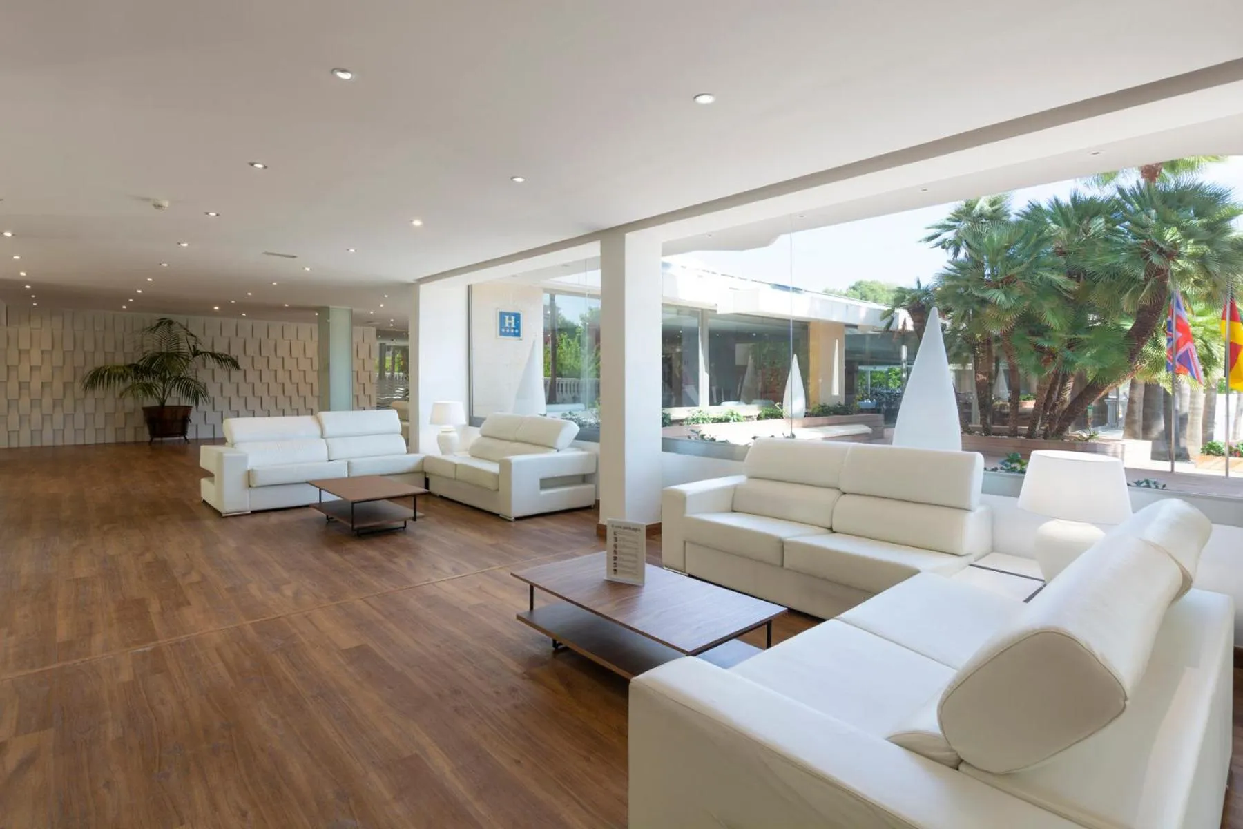 Lobby or reception in Mar Hotels Paguera & Spa