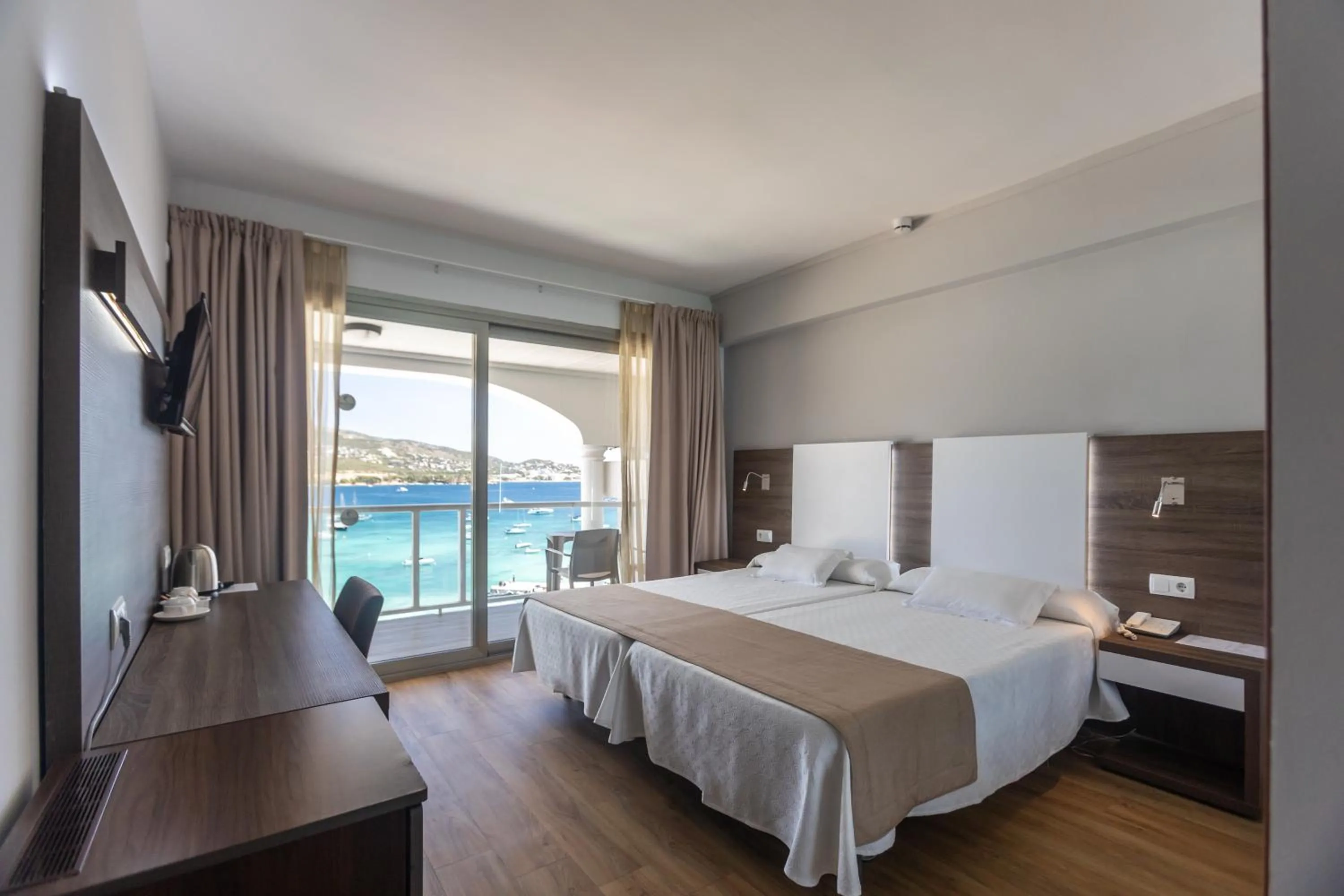 Bedroom, Bed in Seramar Hotel Comodoro Playa