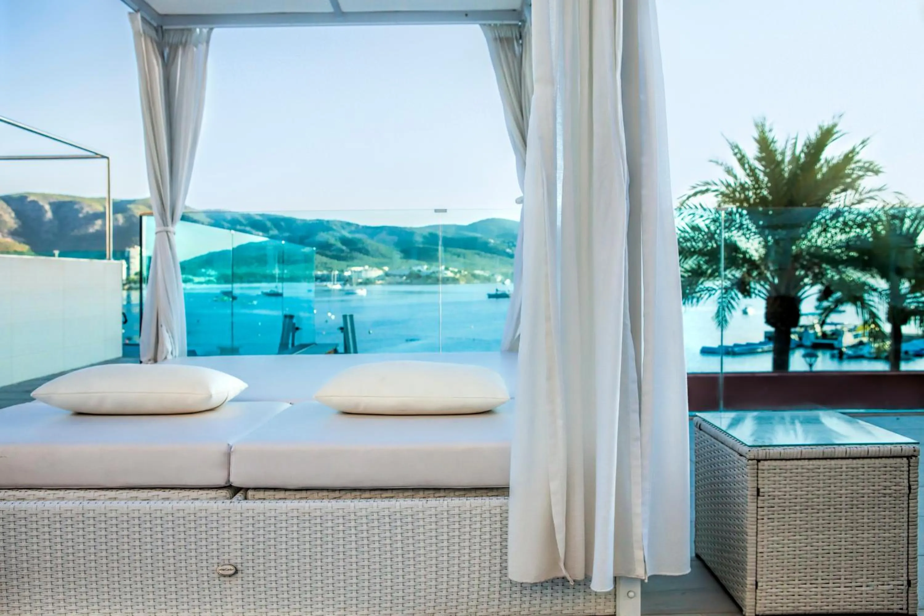 Patio, Bed in Seramar Hotel Comodoro Playa