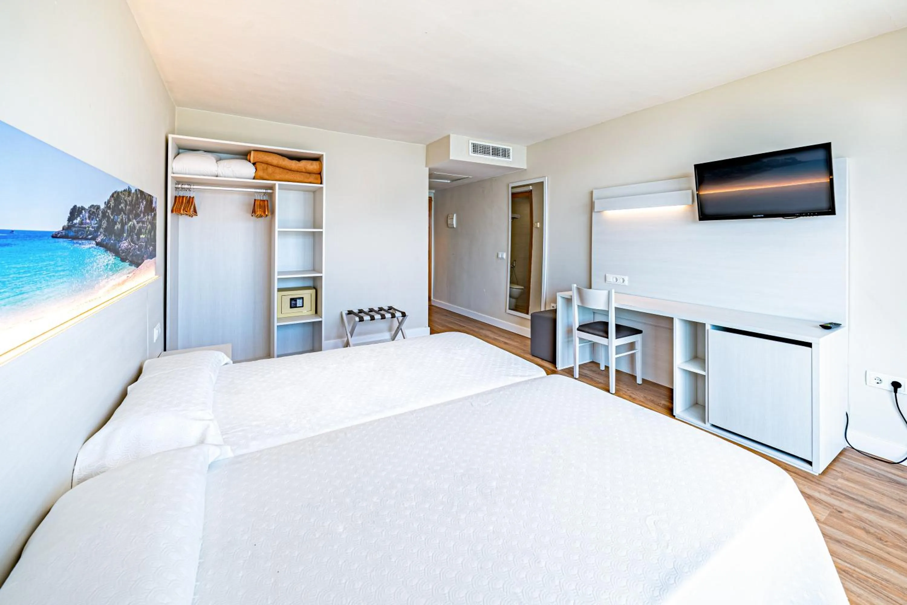 Bed in Seramar Hotel Comodoro Playa