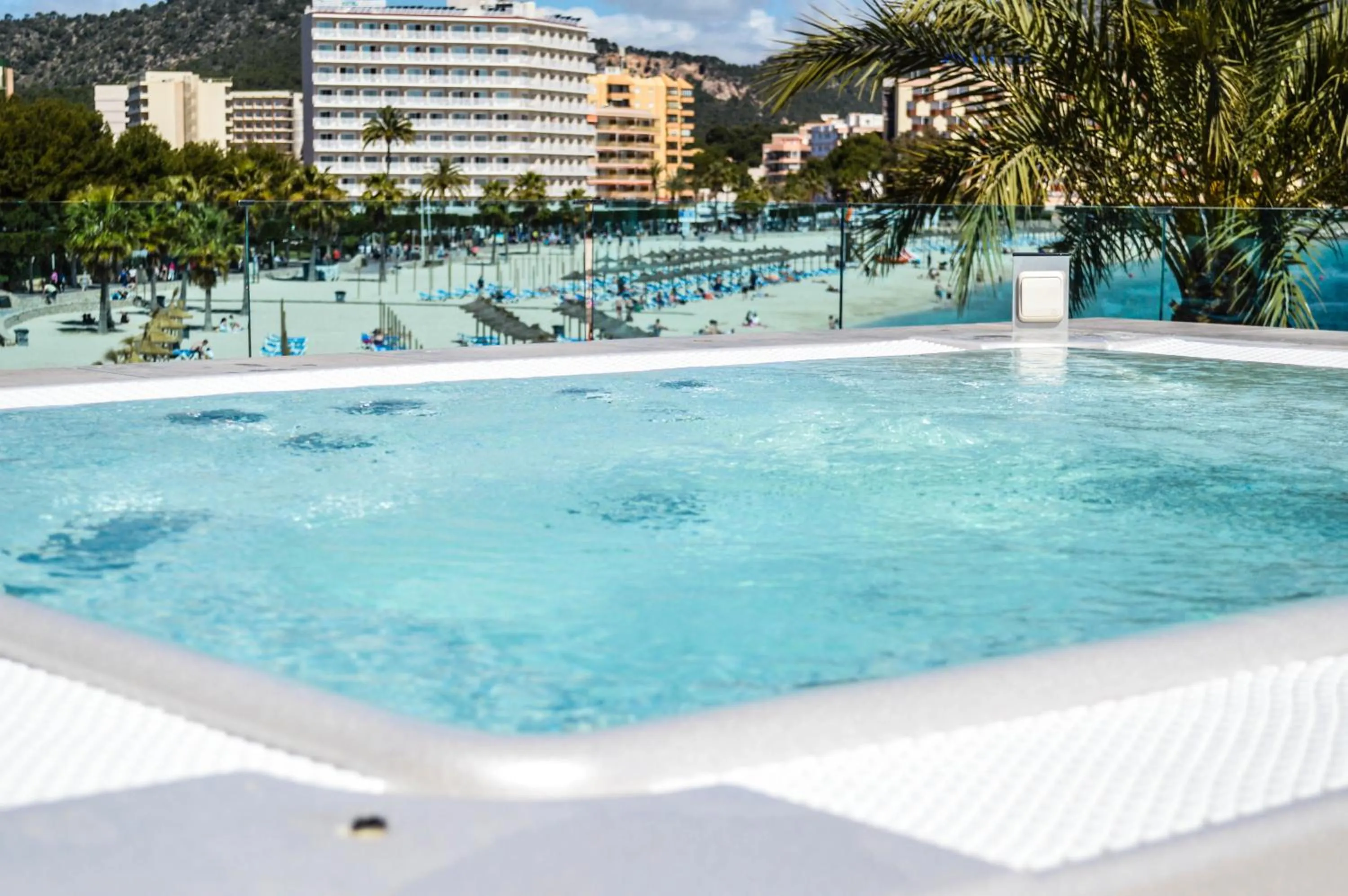 Hot Tub in Seramar Hotel Comodoro Playa