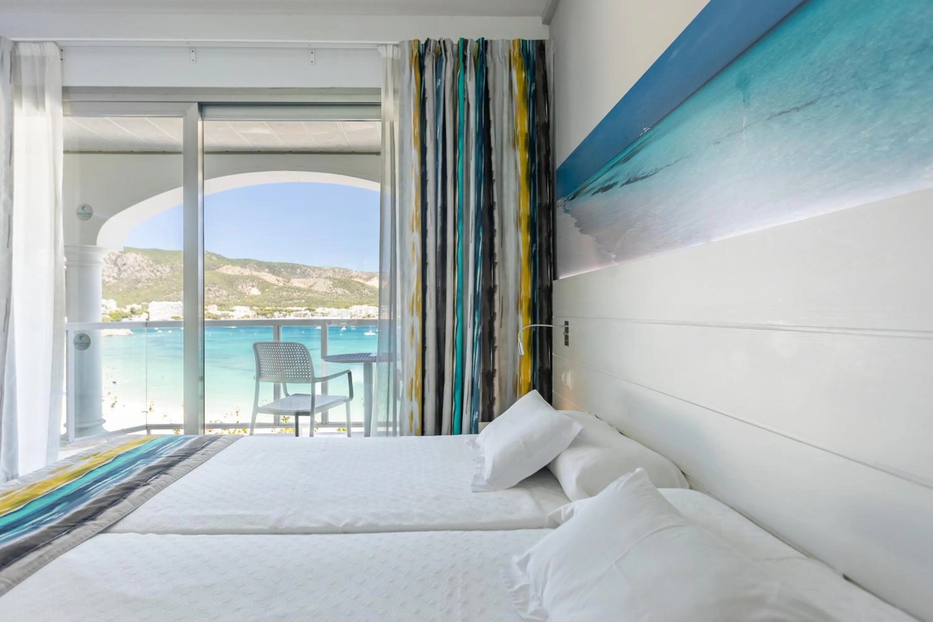 Sea view, Bed in Seramar Hotel Comodoro Playa