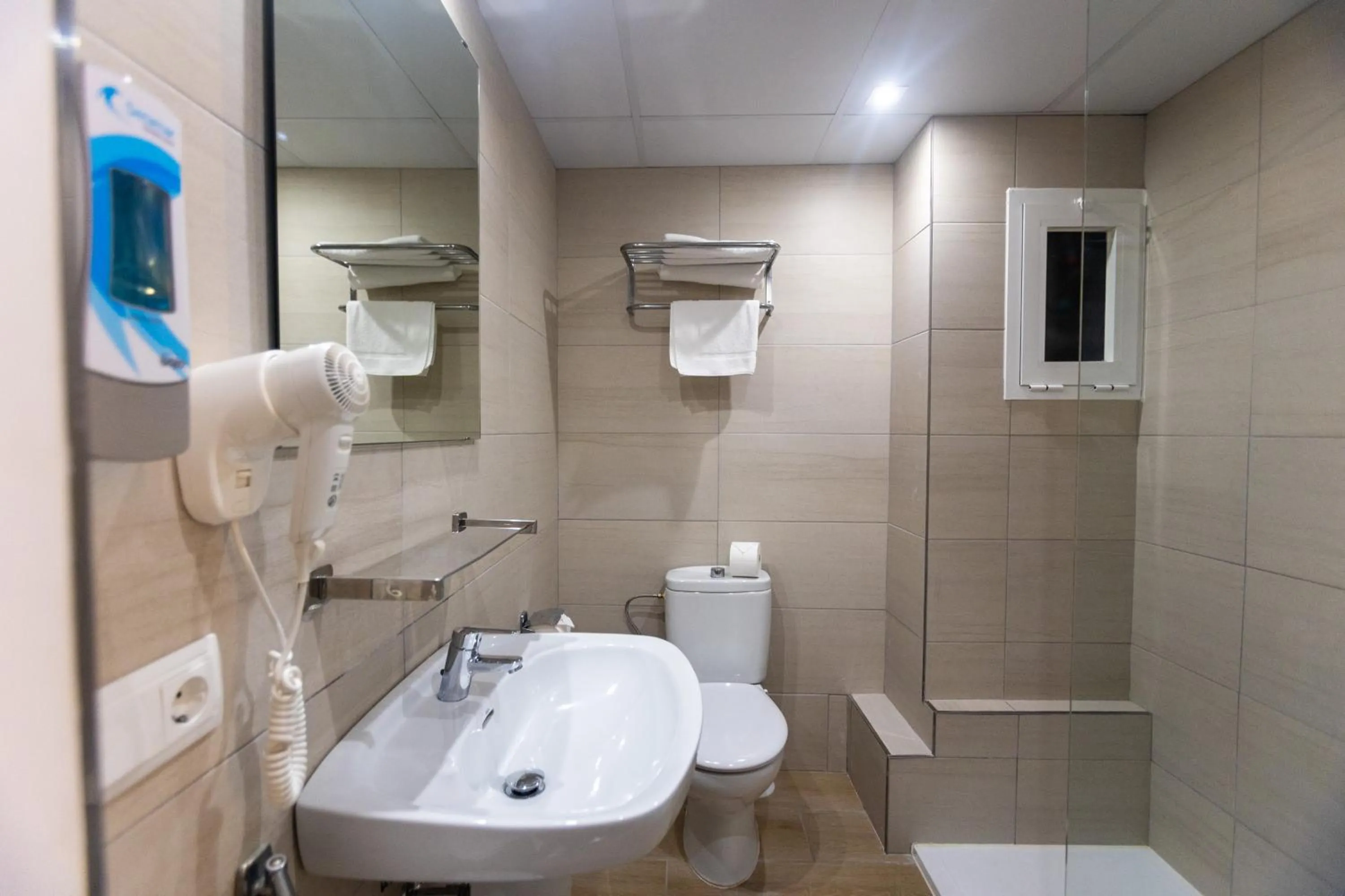 Bathroom in Seramar Hotel Luna Park Adults Only