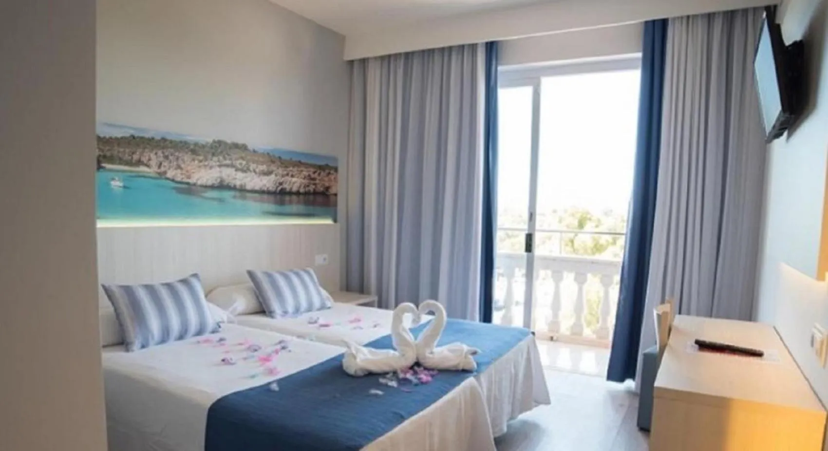 Bed in Seramar Hotel Luna Park Adults Only