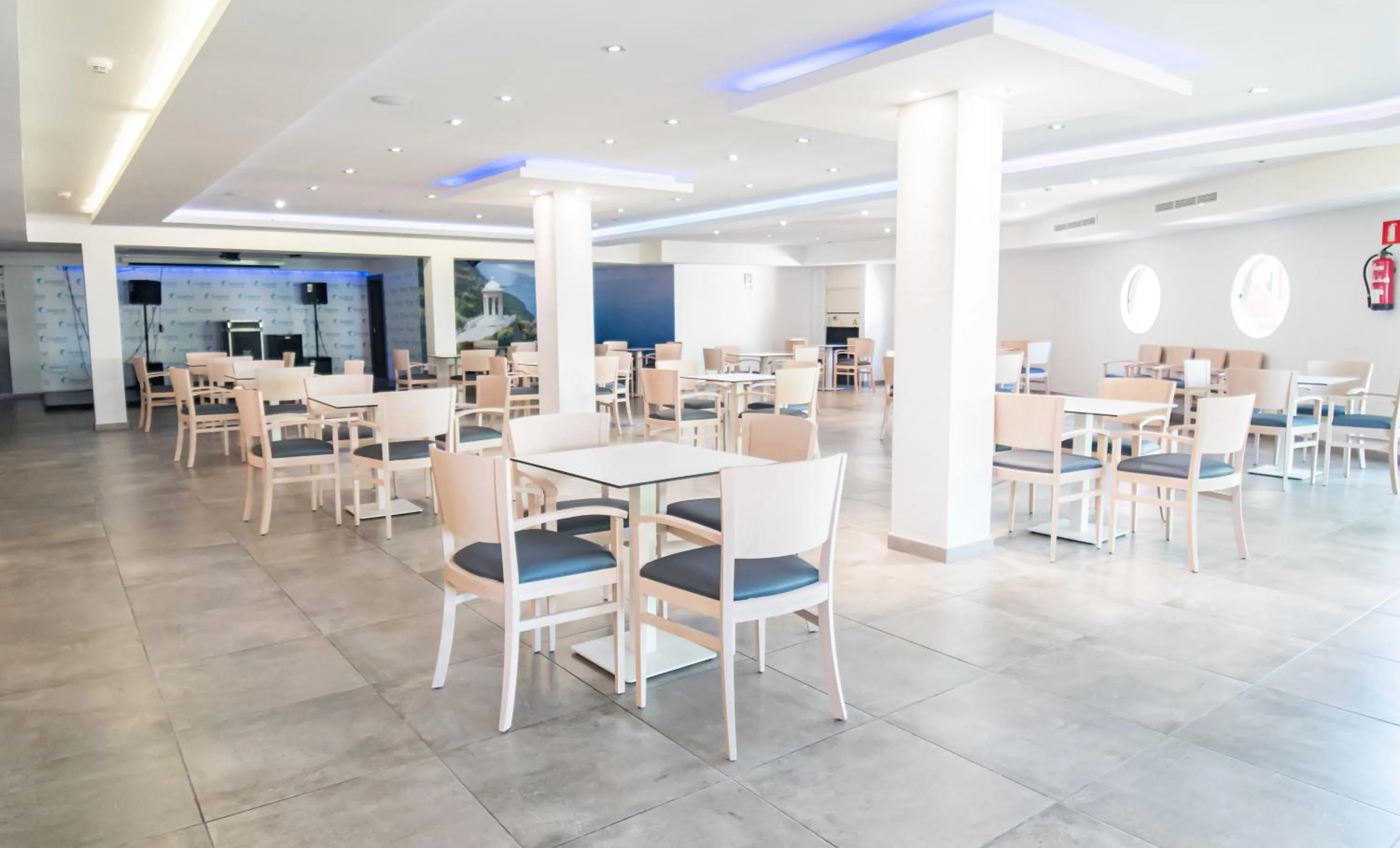 Restaurant/places to eat in Seramar Hotel Luna Park Adults Only