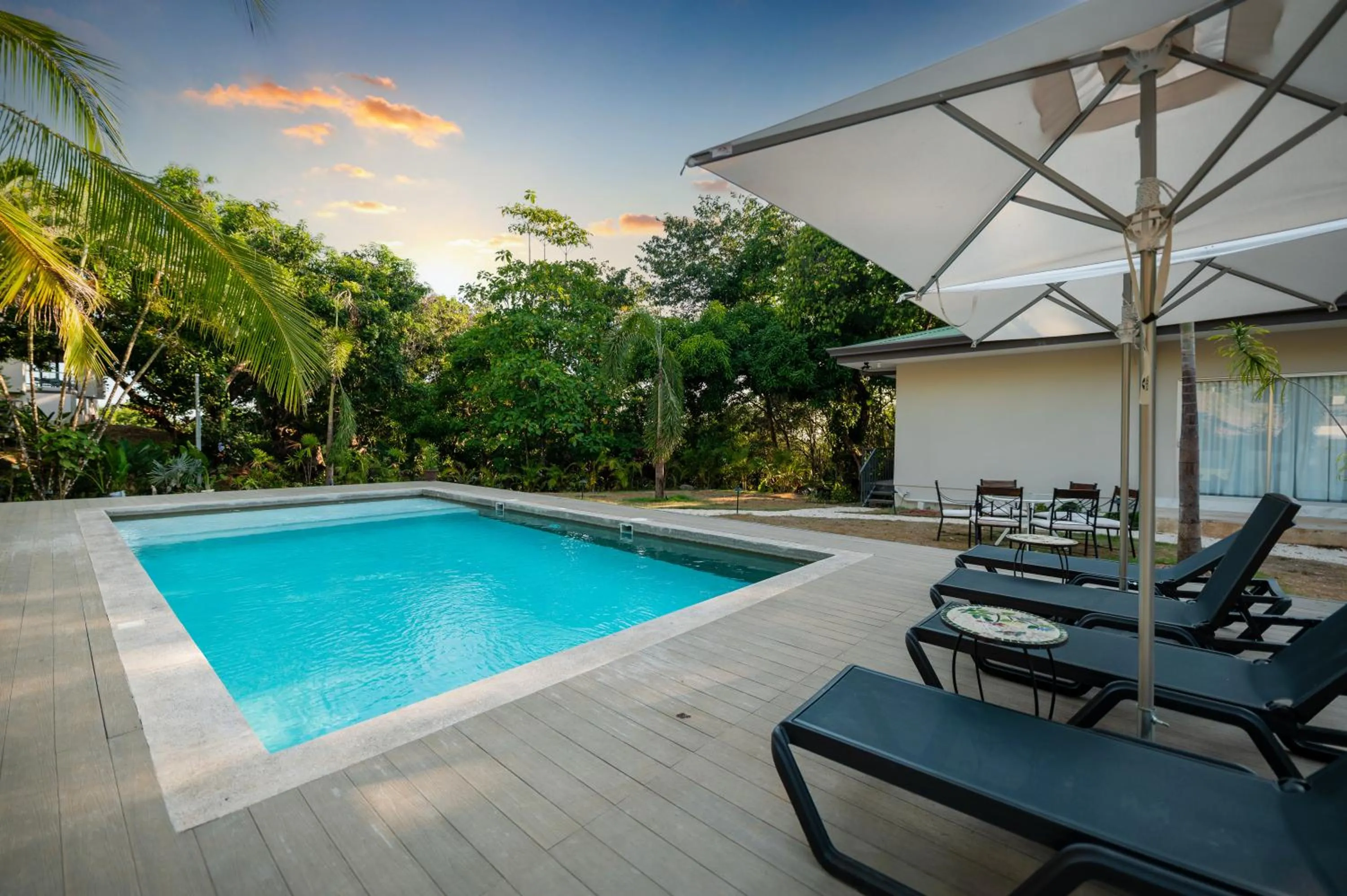 Swimming pool in Marala Hotel