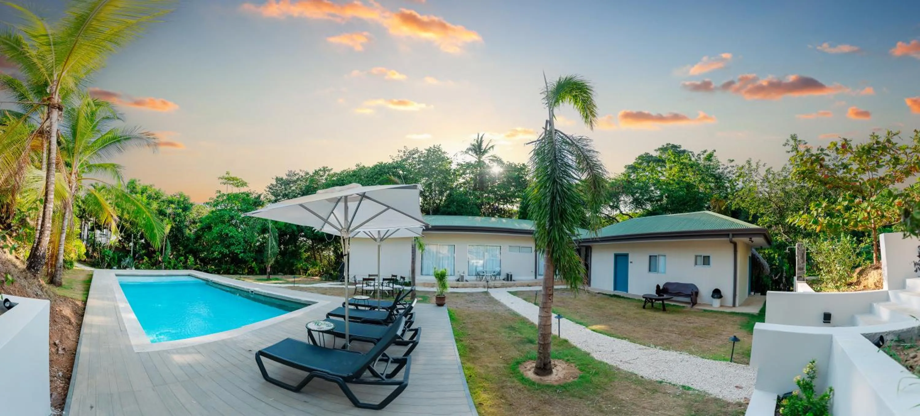 Swimming pool in Marala Hotel