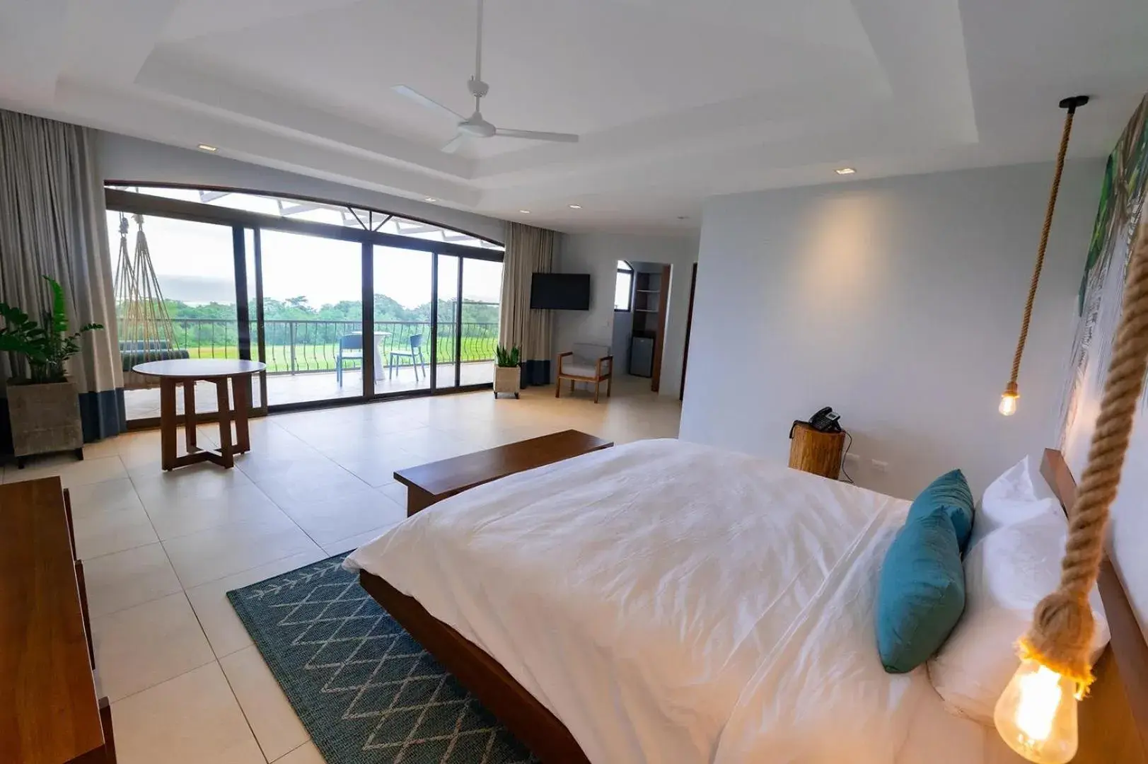 Suite with Hot Tub in Marala Hotel Suite with Hot Tub in Marala Hotel