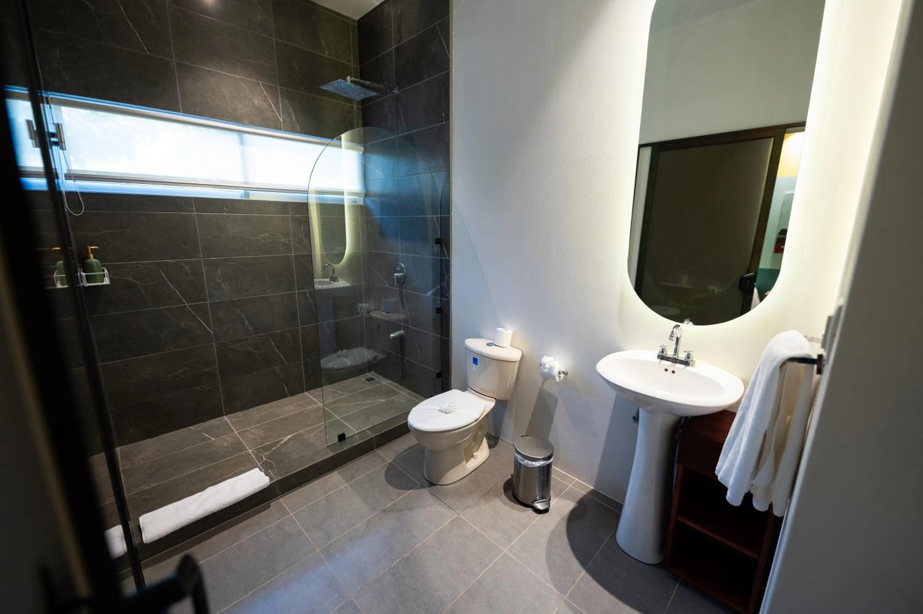 Toilet in Marala Hotel