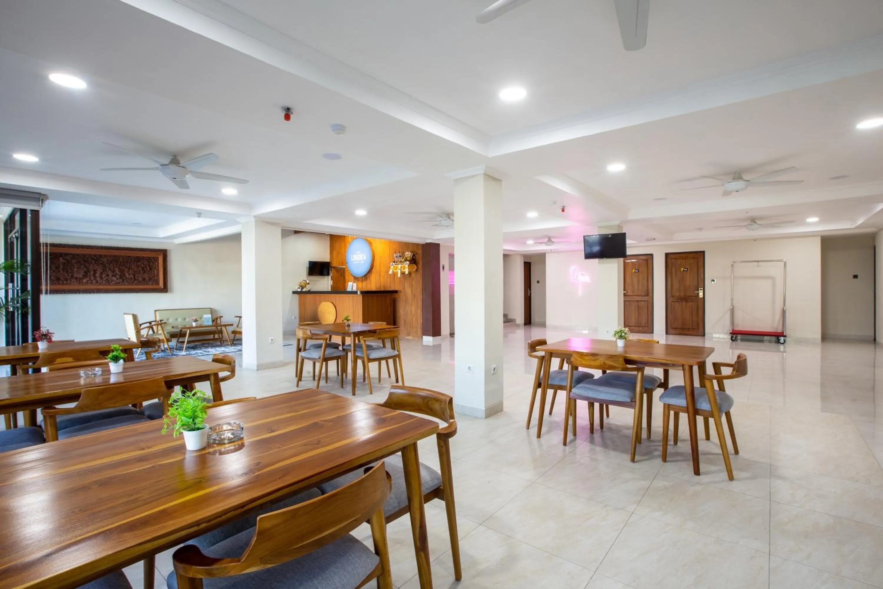 Restaurant/places to eat in Liberta Home Seririt Bali