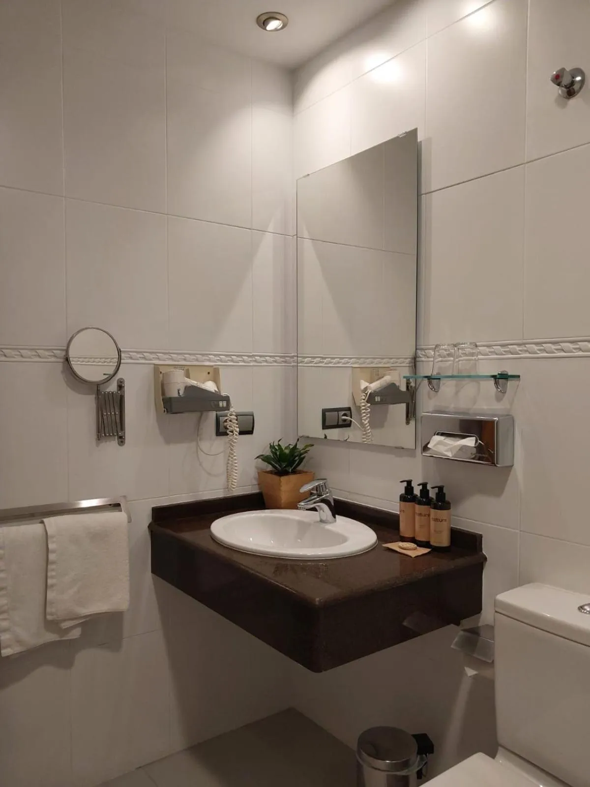 Bathroom in Hotel Nochendi