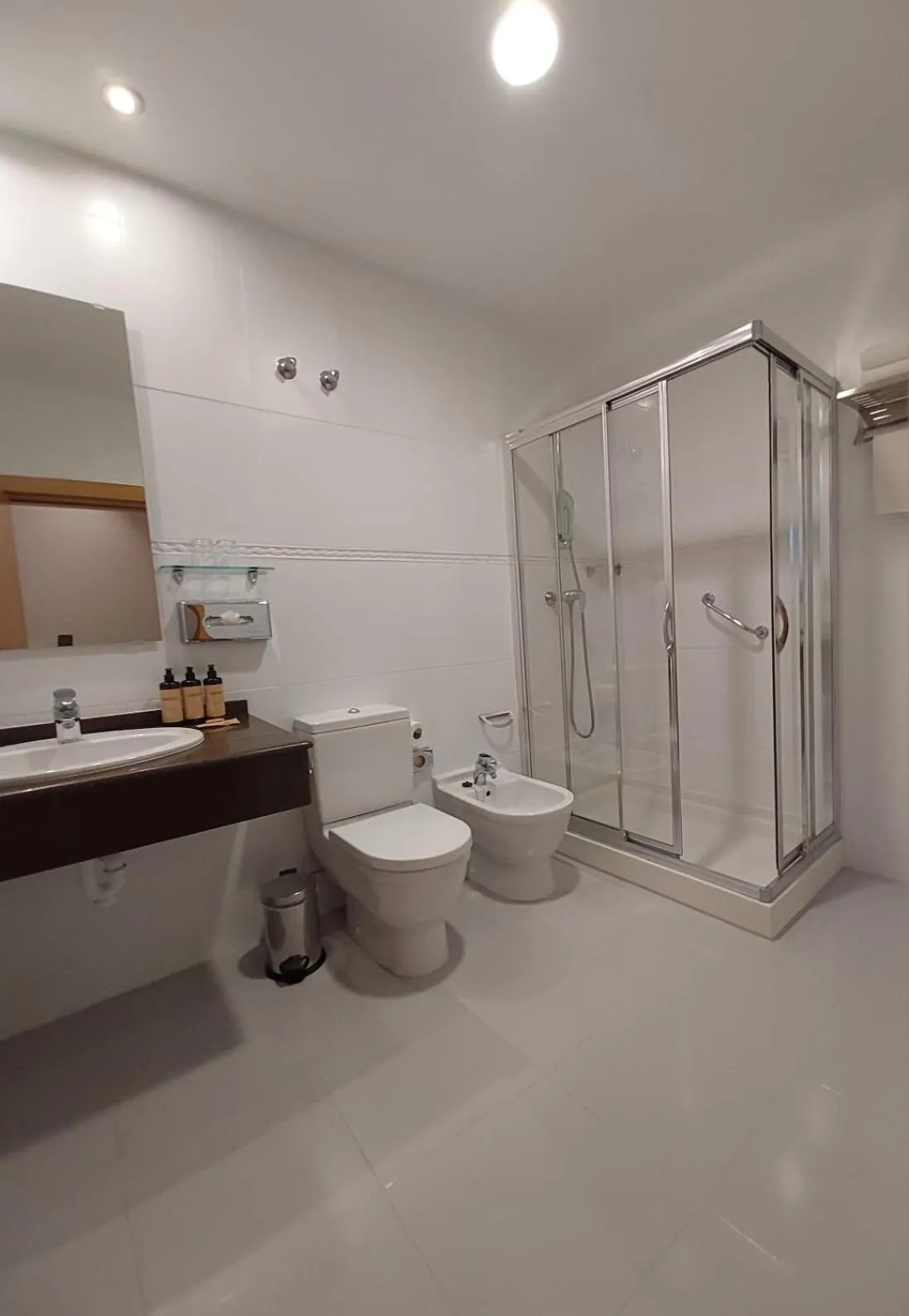 Shower in Hotel Nochendi