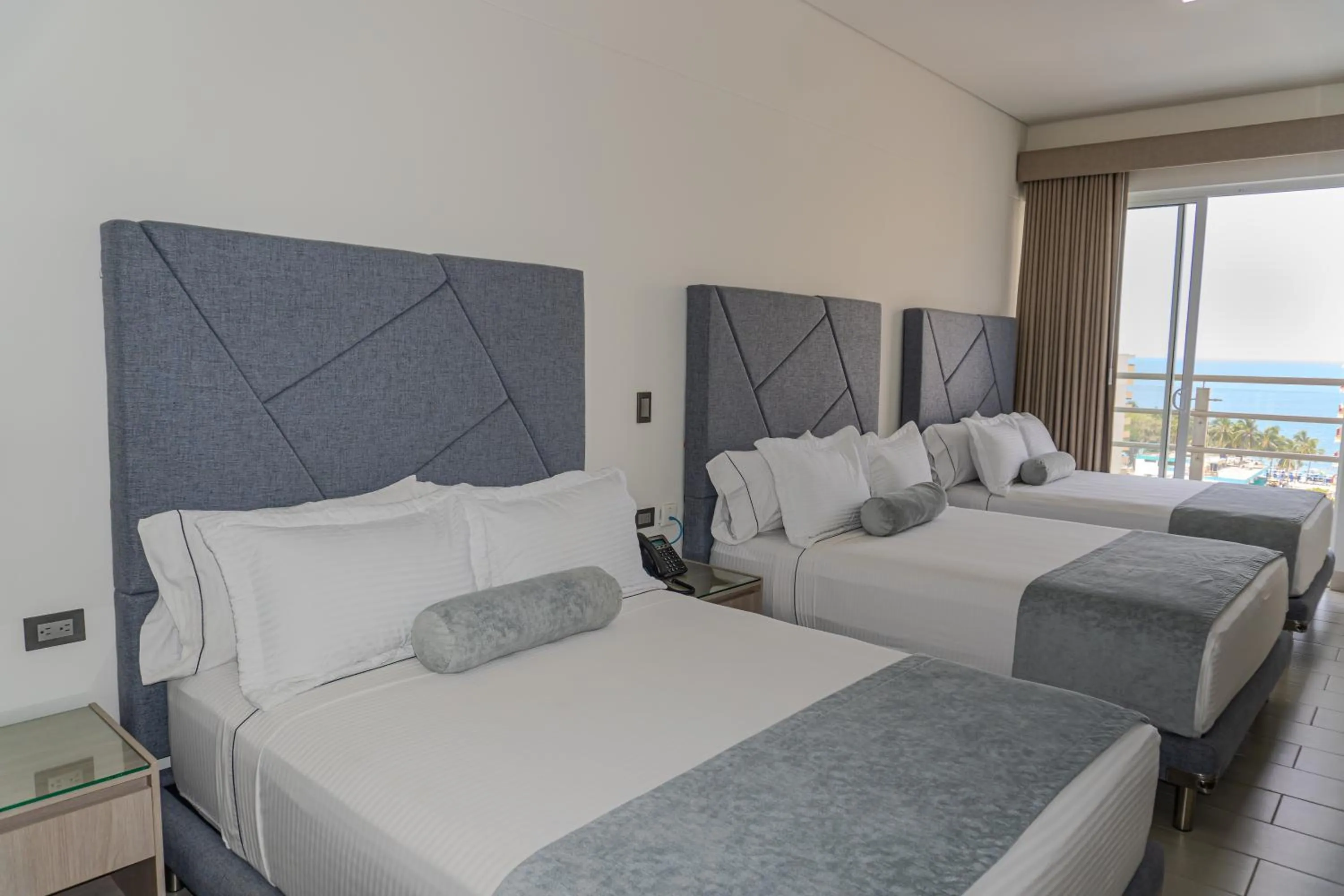 Sea view, Bed in Hotel Marco Polo Rodadero