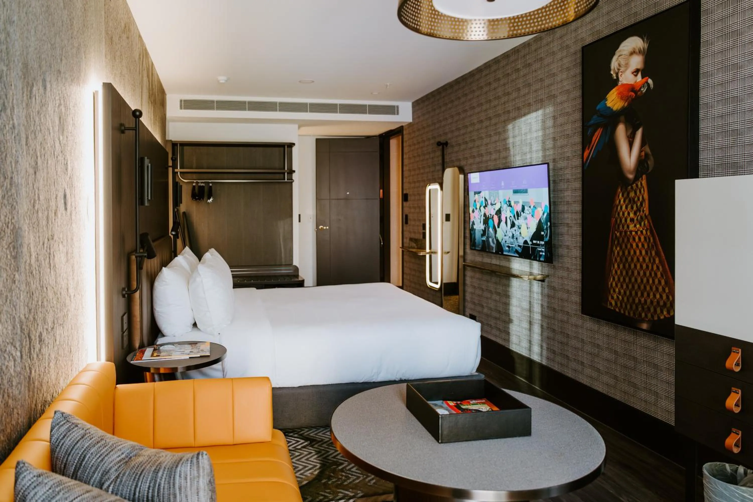 Communal lounge/ TV room, Bed in The Motley Hotel Richmond, Tapestry Collection by Hilton