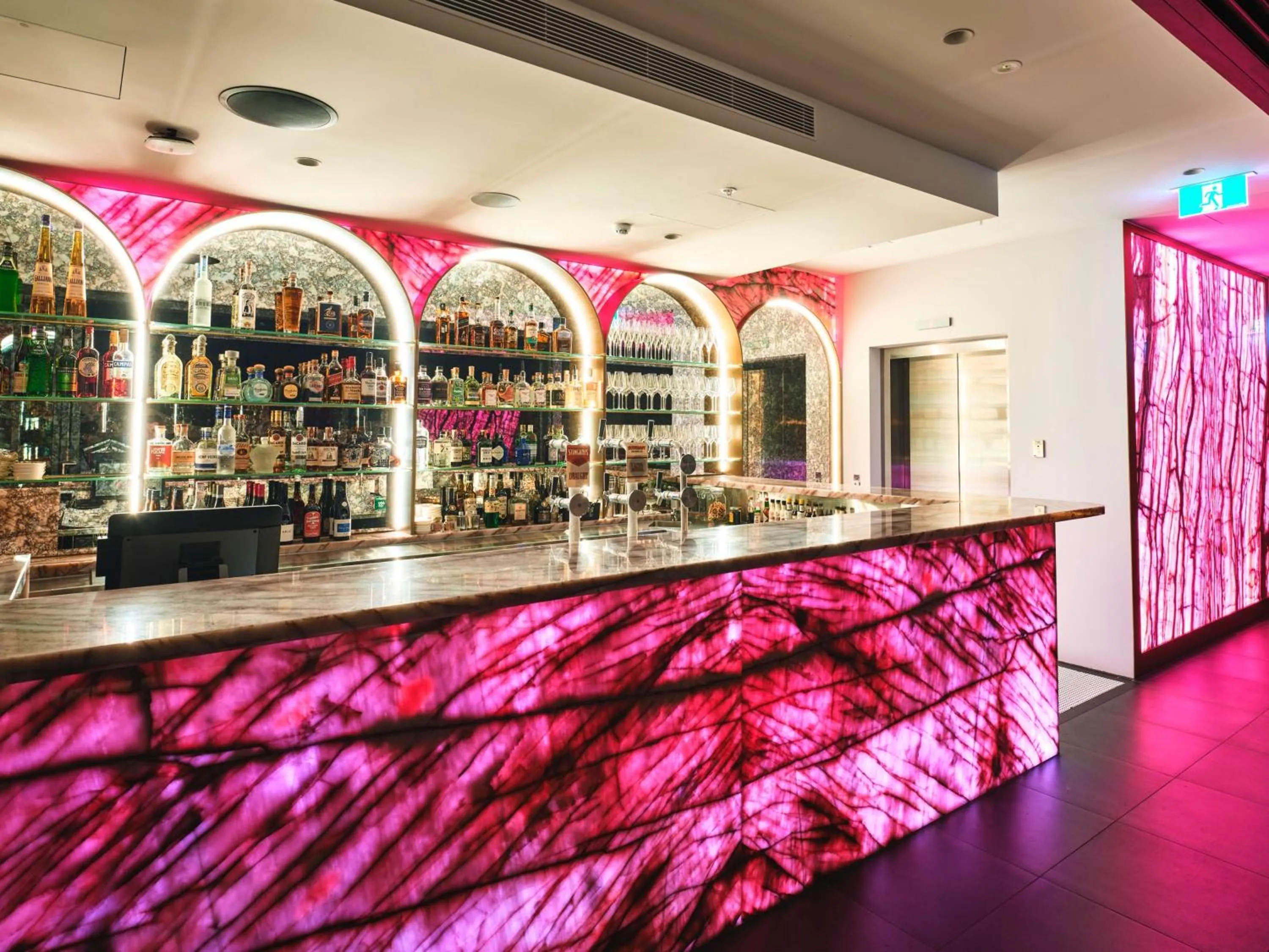 Lounge or bar in The Motley Hotel Richmond, Tapestry Collection by Hilton
