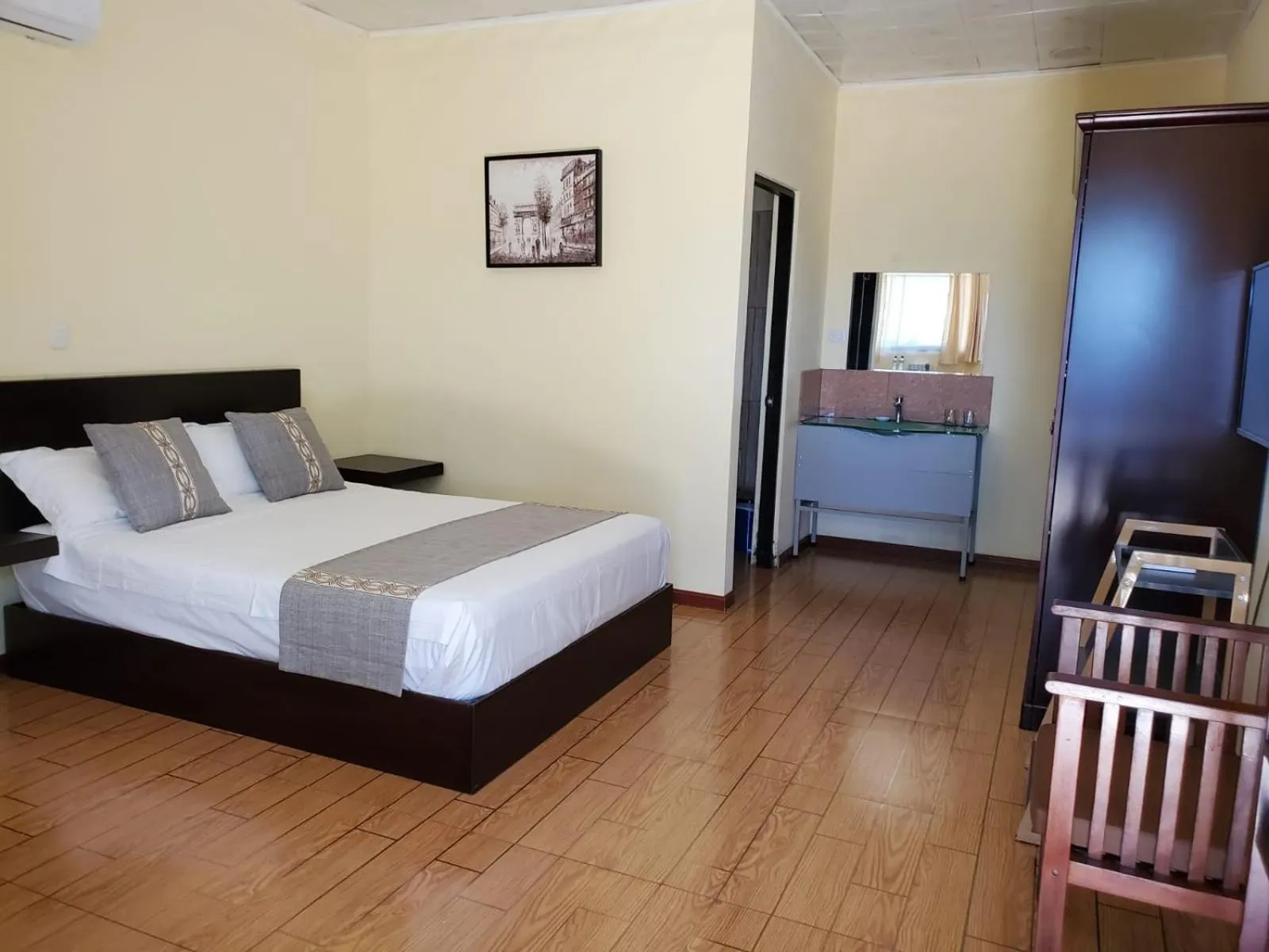 Bed in Villa Garita Inn