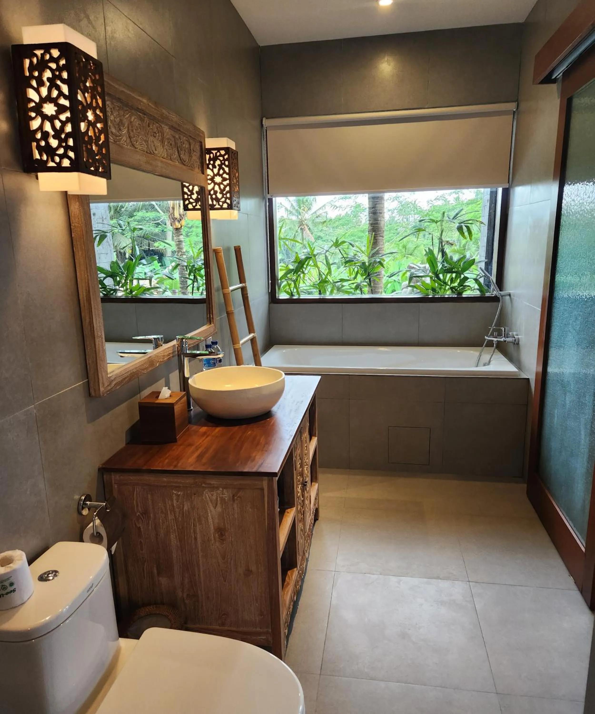 Shower in Pinggala Villa Ubud