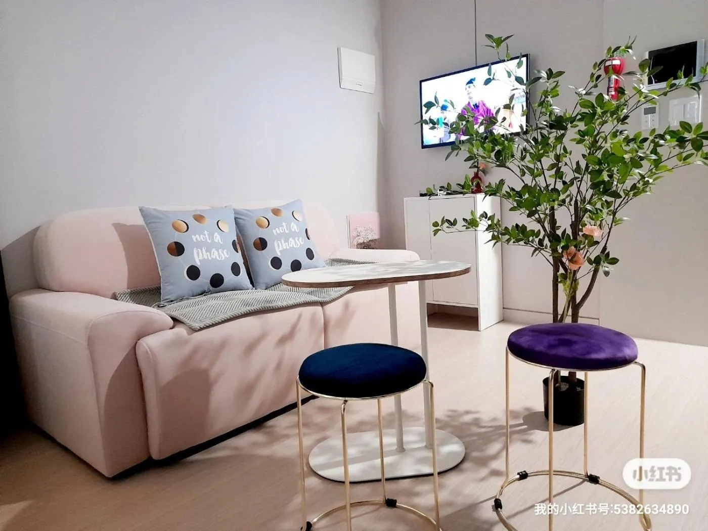 Communal lounge/ TV room in Wellstay hotel Incheon