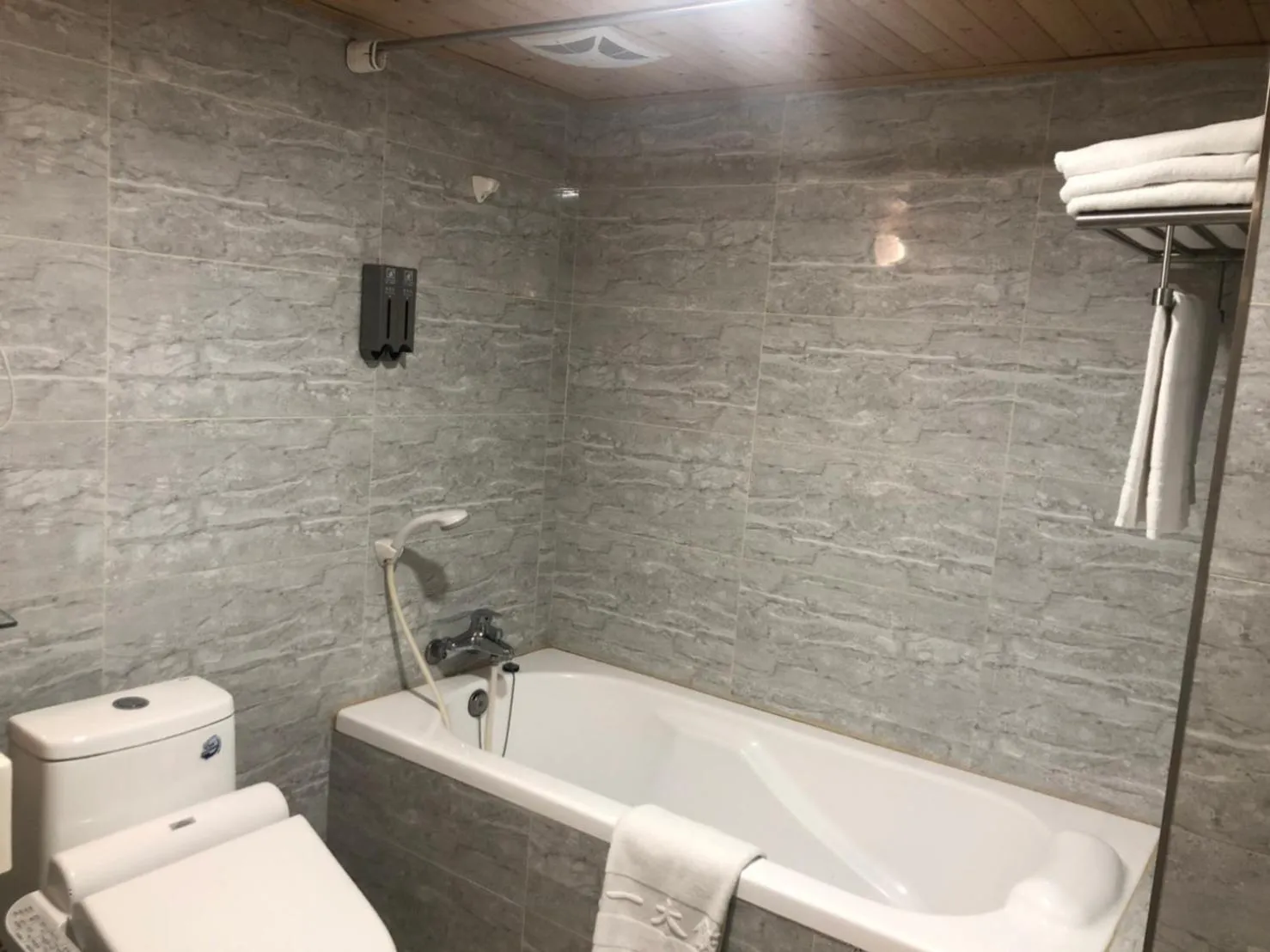 Bathroom in Doitsu Hotel