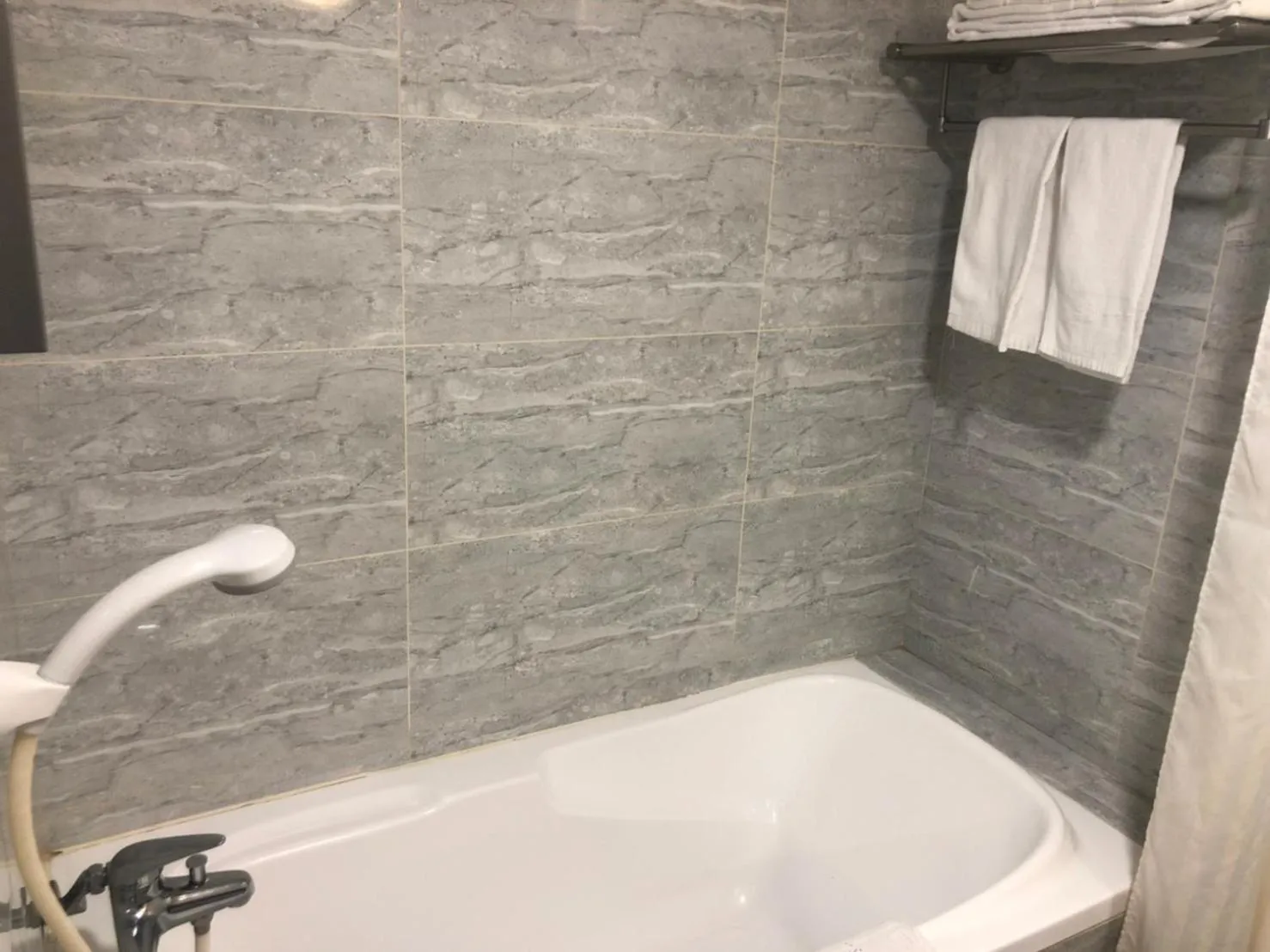 Bathroom in Doitsu Hotel