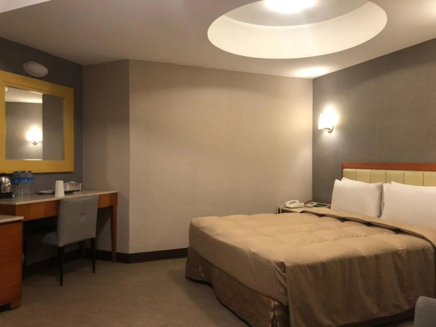 Bedroom, Bed in Doitsu Hotel