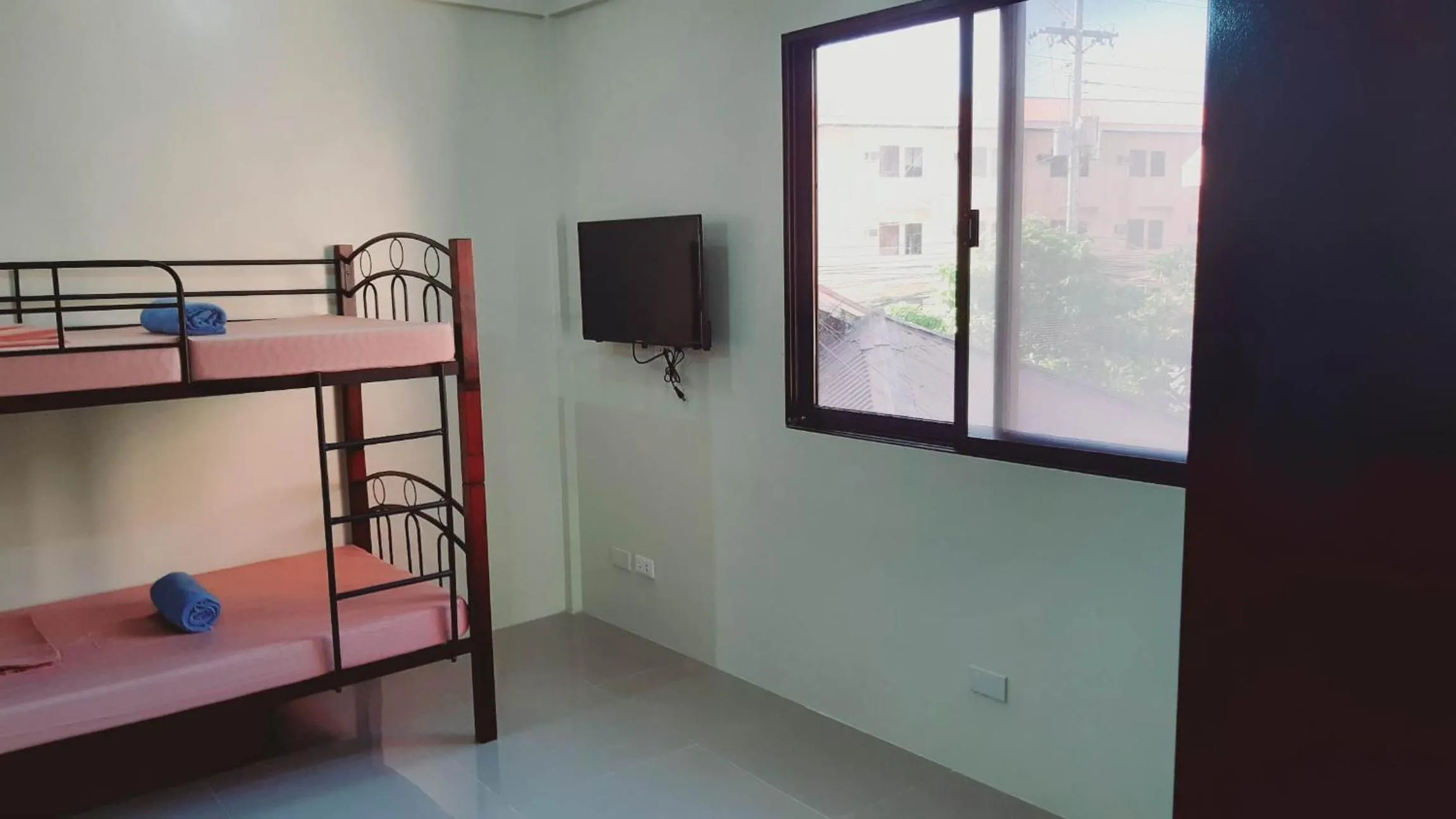 TV and multimedia, Bed in Avana Hills Boracay Prime Grand Suite 202