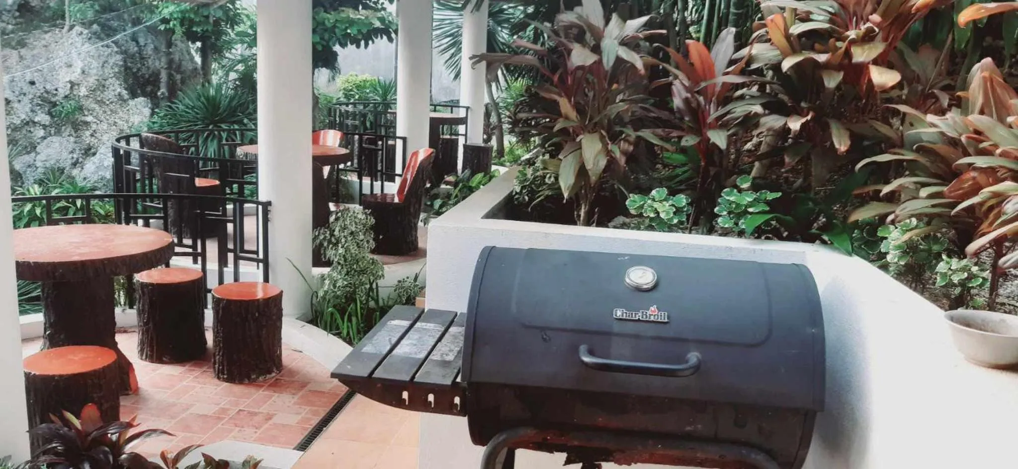 BBQ facilities in Avana Hills Boracay Prime Grand Suite 202