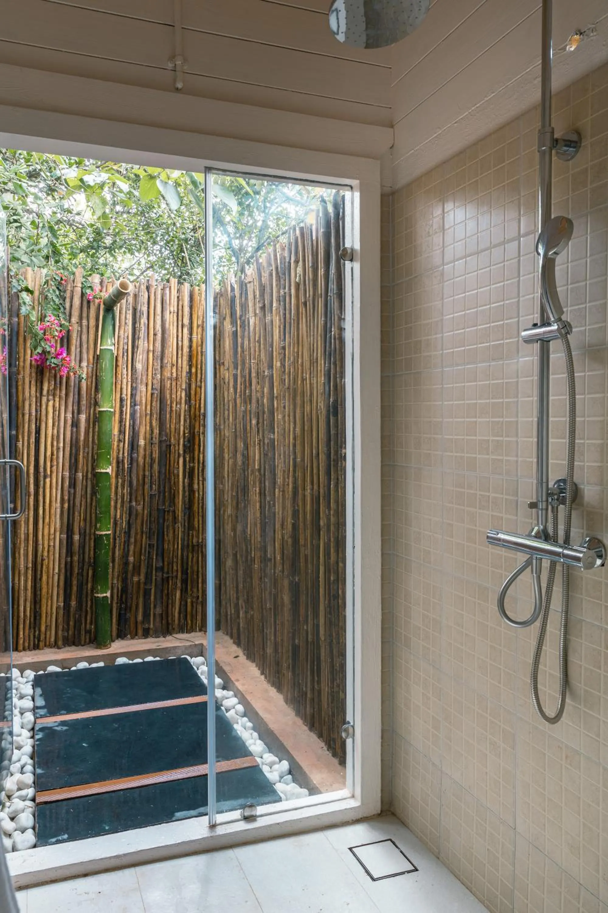 Bathroom in LaRiSa Resort & Spa, Ashwem