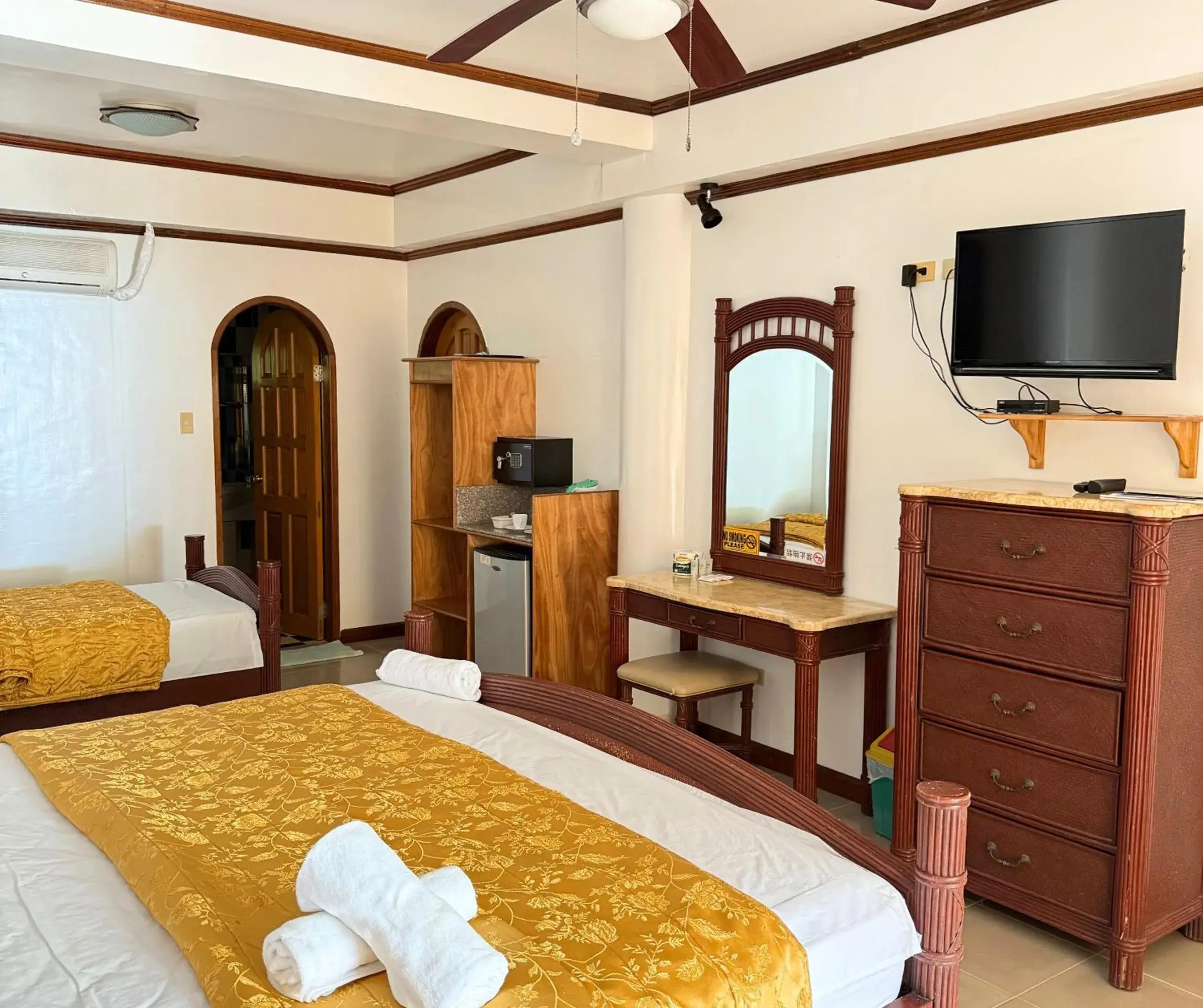 Suite with Pool View - single occupancy in Lalaguna Beach Club & Dive Centre Suite with Pool View - single occupancy in Lalaguna Beach Club & Dive Centre