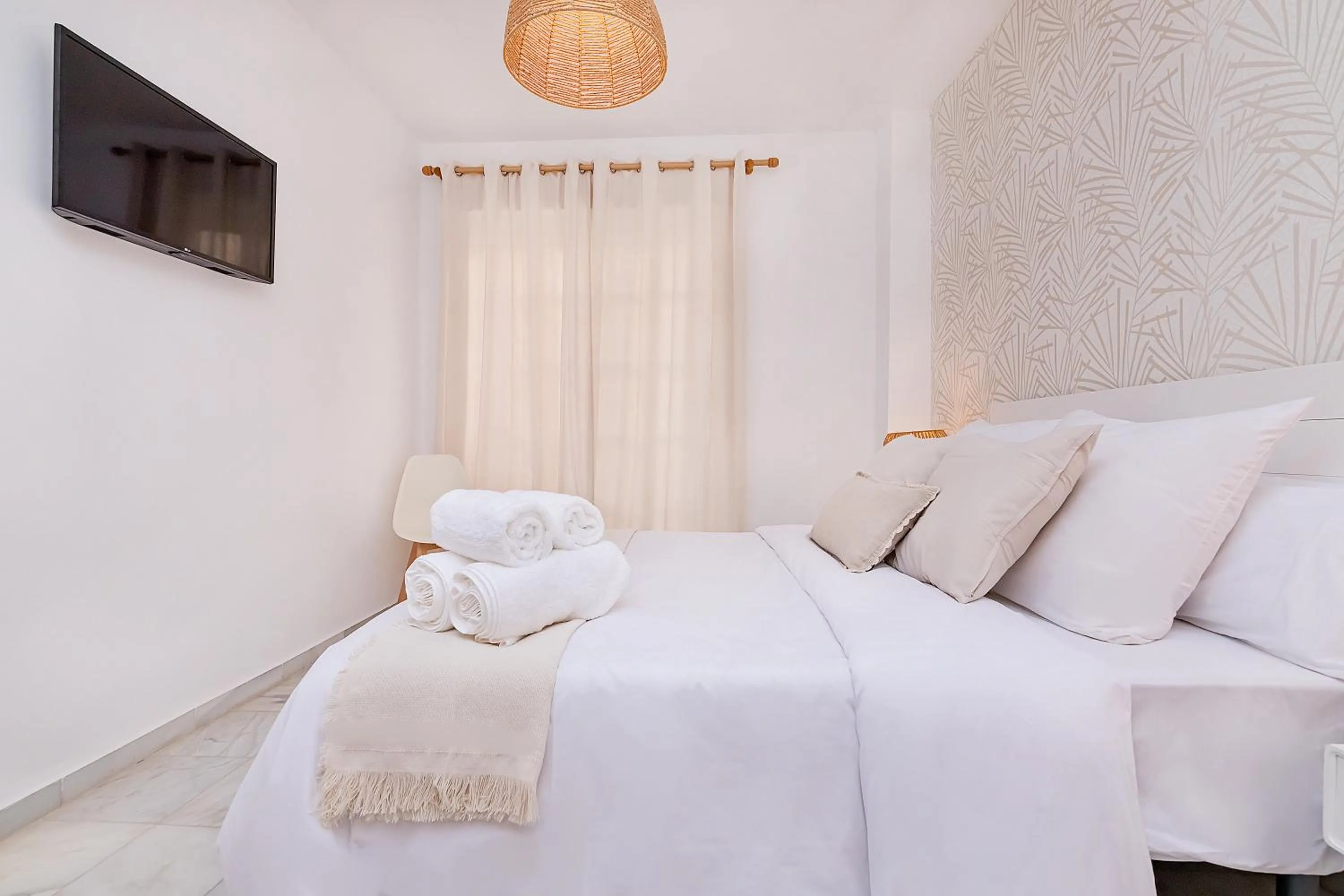 Bedroom, Bed in San Rafael City Center Apartment