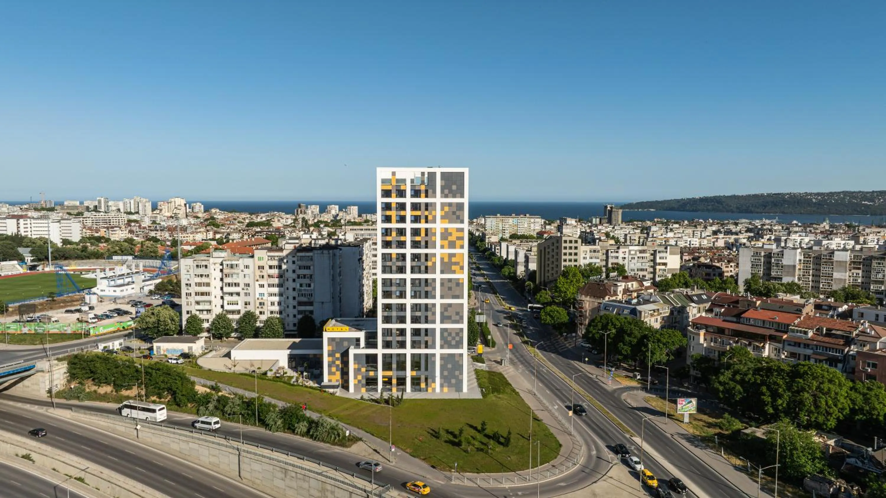 Property building in Hotel Campus 90 - Free Parking