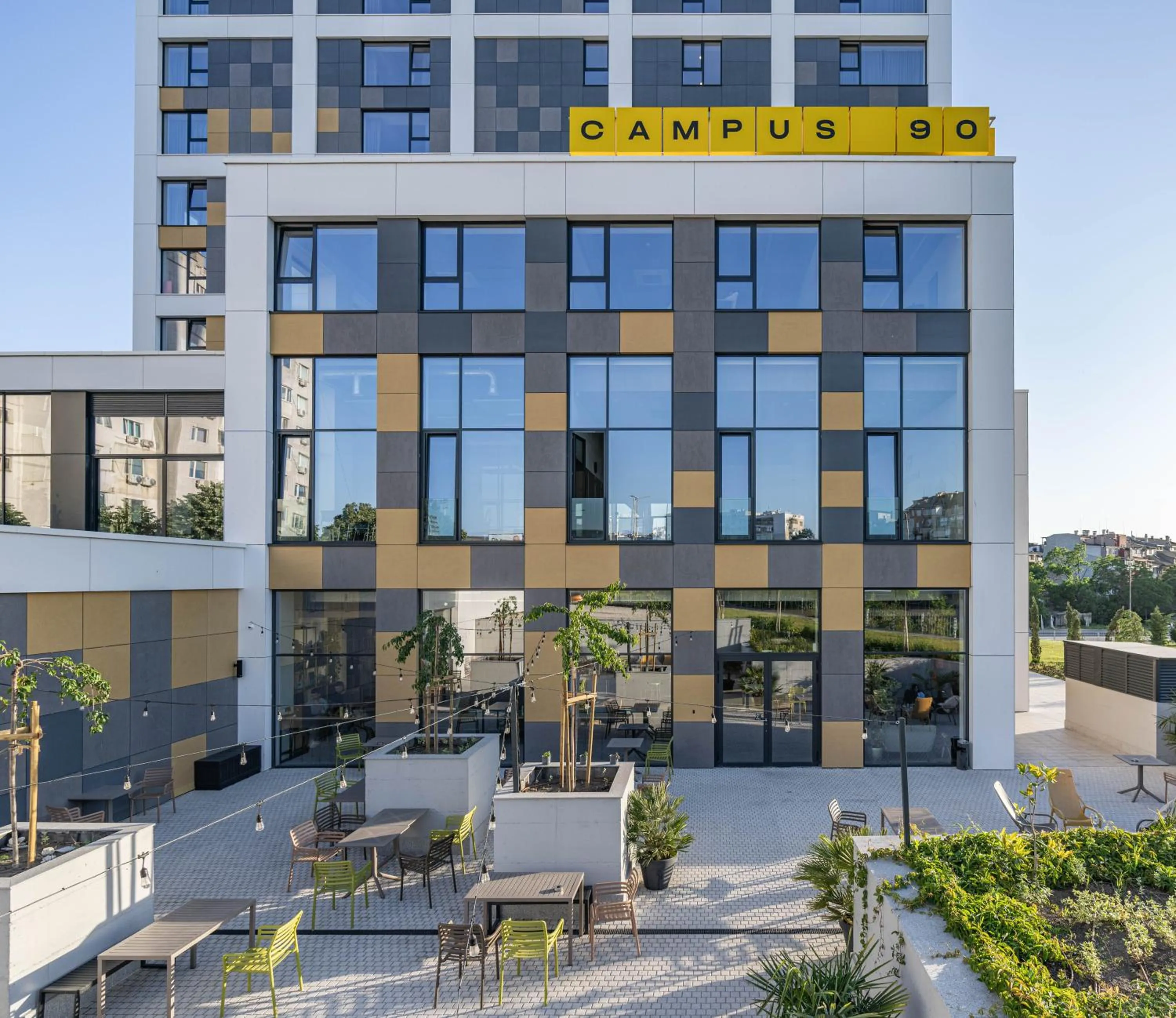 Property building in Hotel Campus 90 - Free Parking