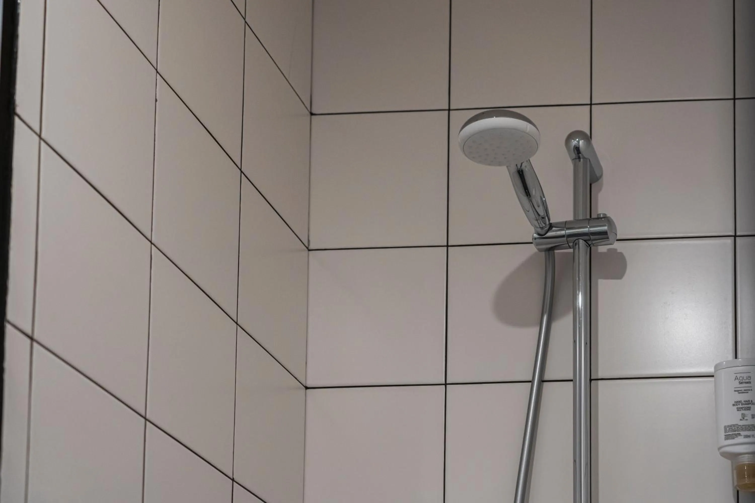 Bathroom in Hotel Campus 90 - Free Parking