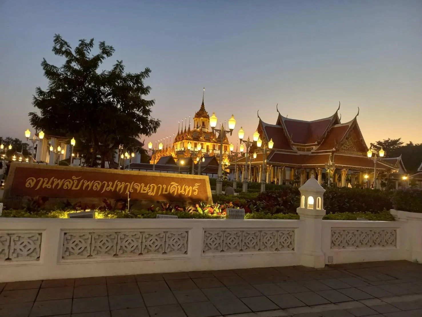 Property building in amazing khaosan hostel