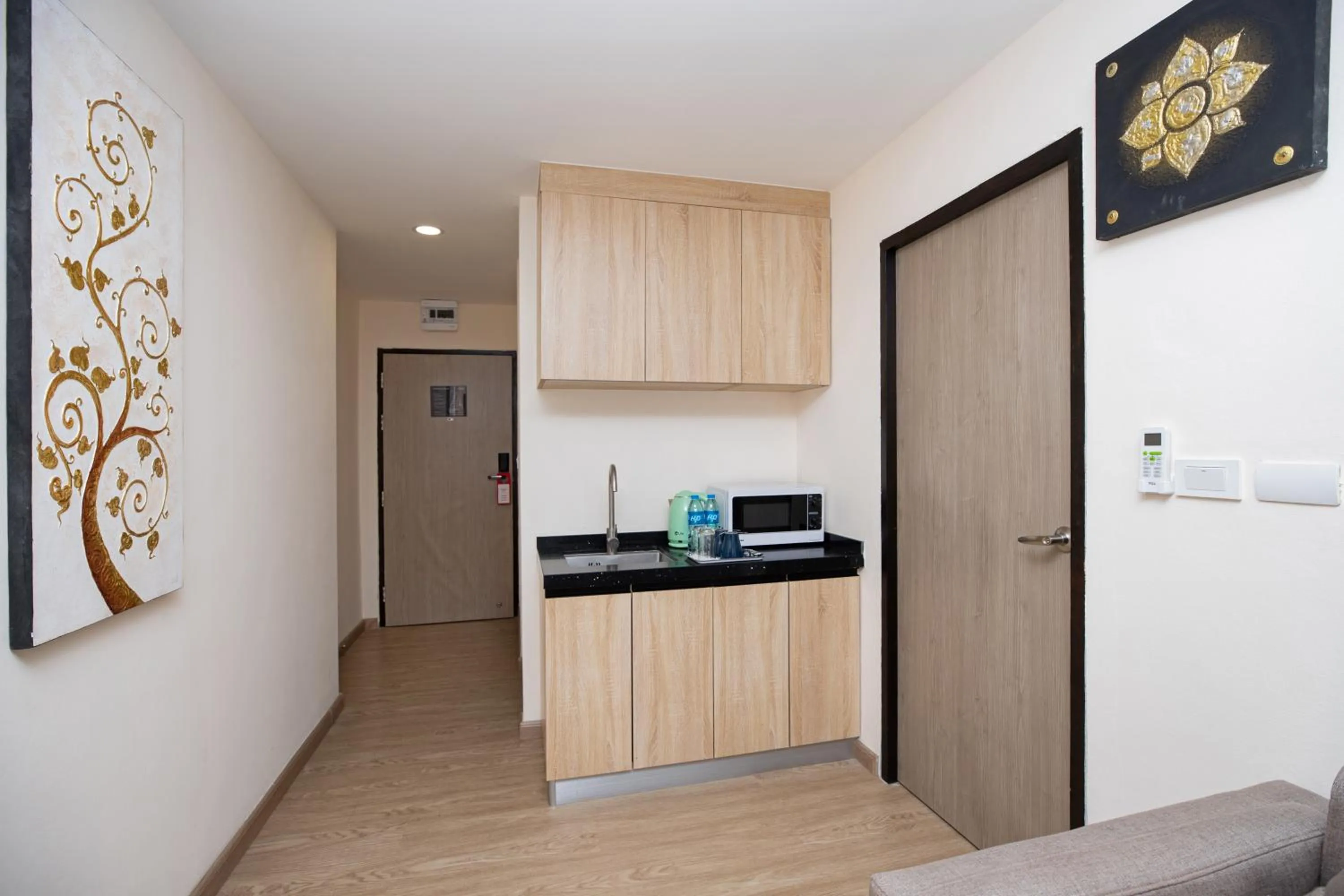 Kitchen or kitchenette in iCheck inn Darisa Patong