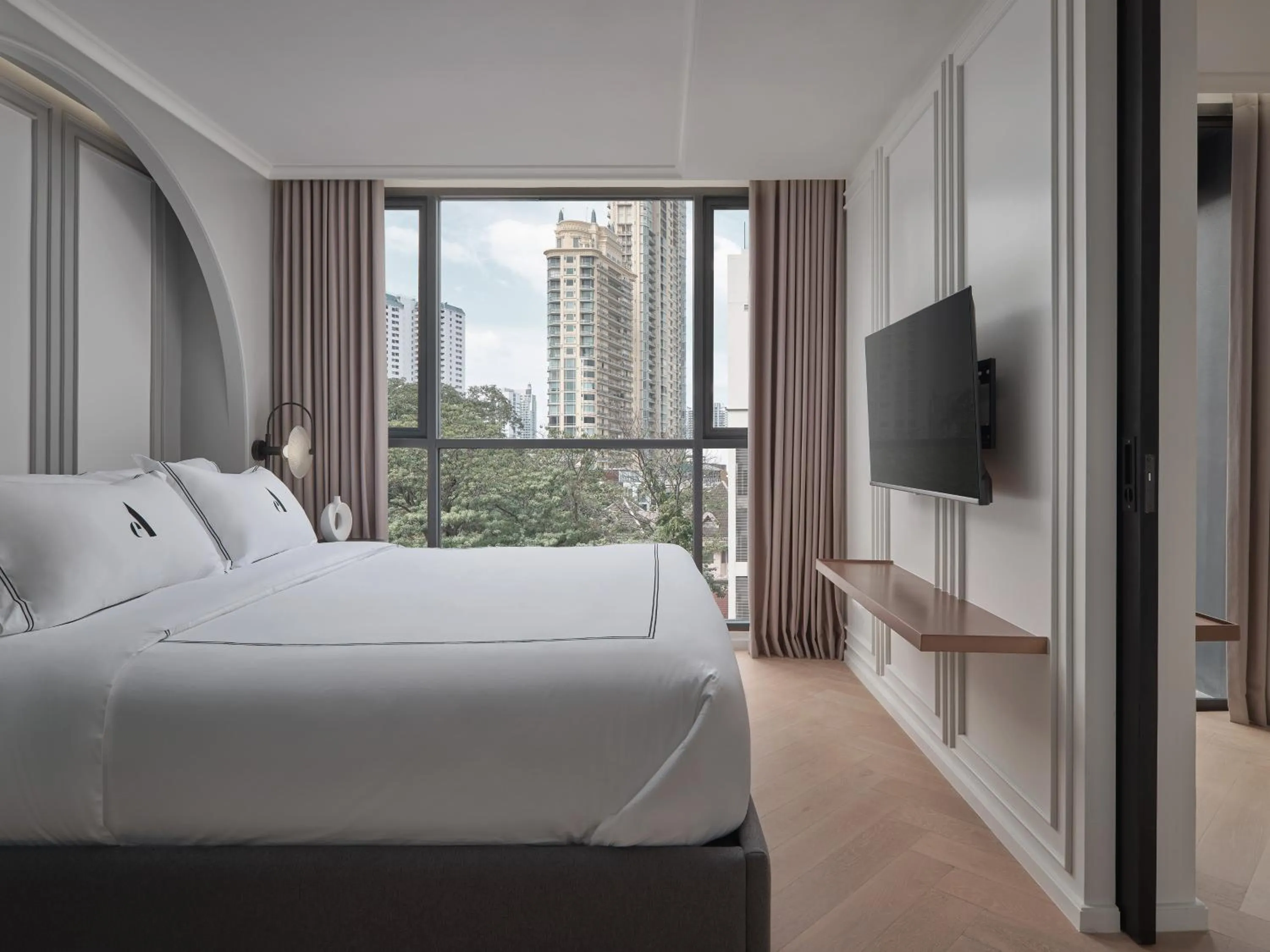 View (from property/room), Bed in The Alberti Hotel - Sukhumvit 31