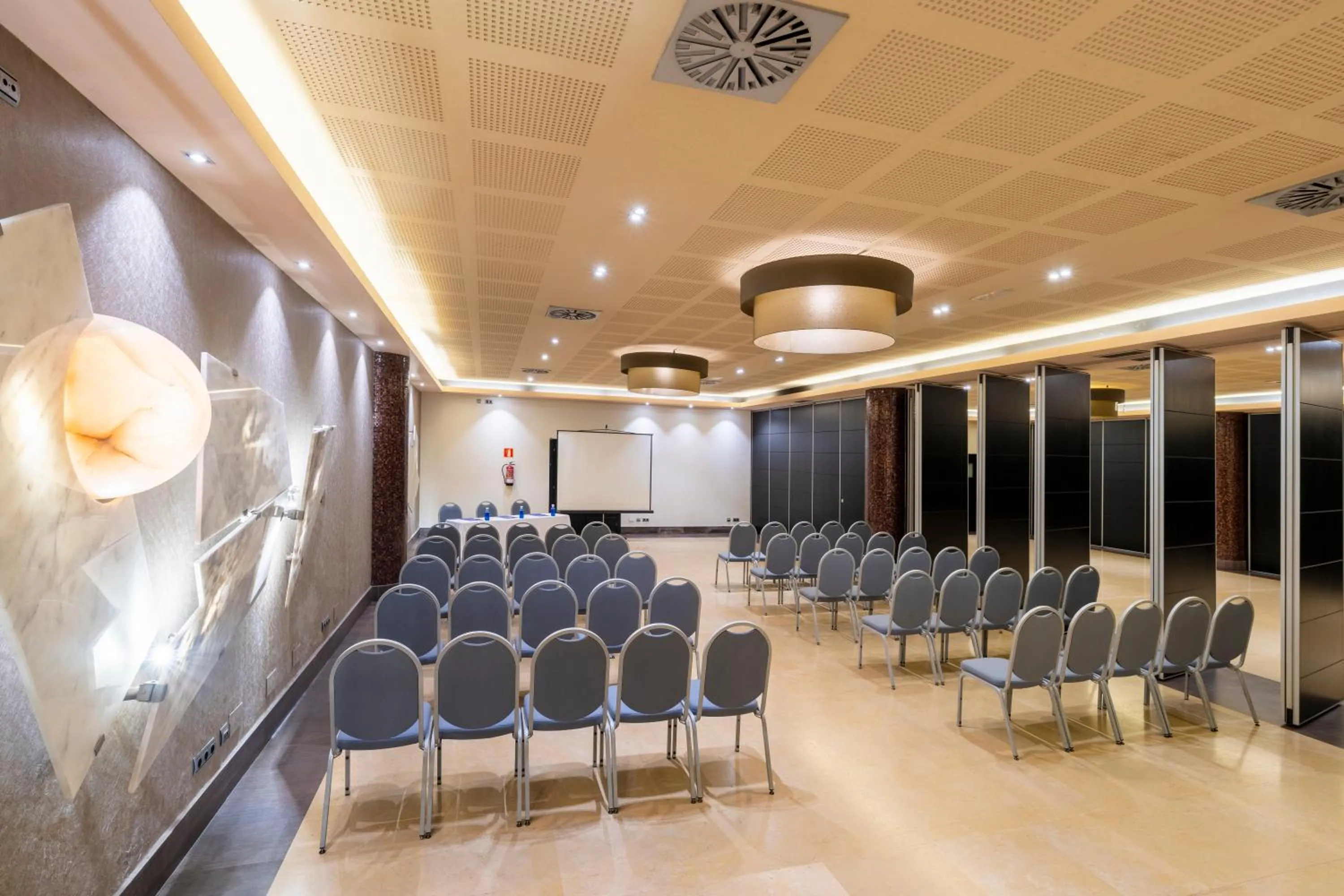 Meeting/conference room in Iberik Santo Domingo Plaza Hotel