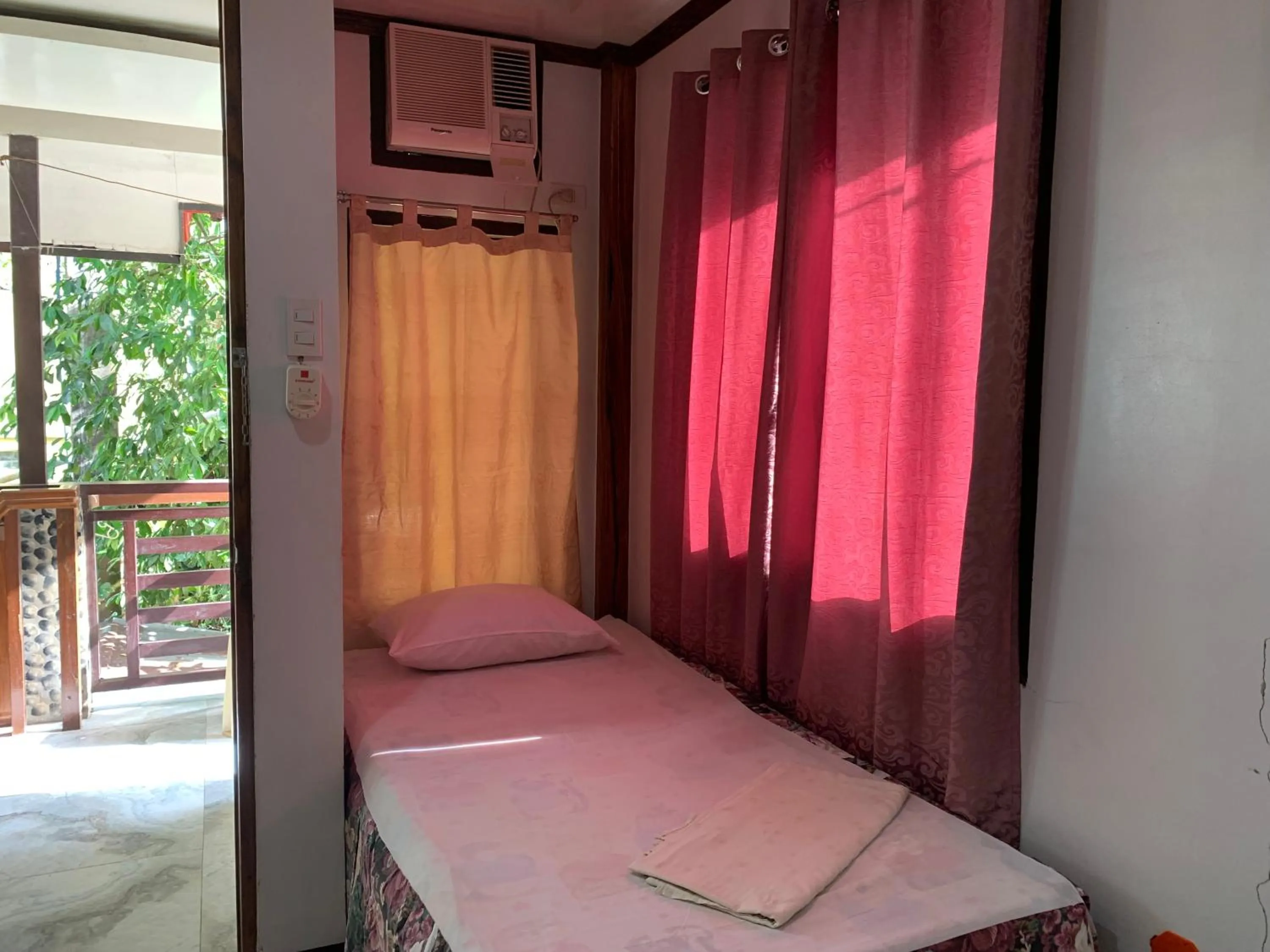 Bed in Blessed Inn Annex