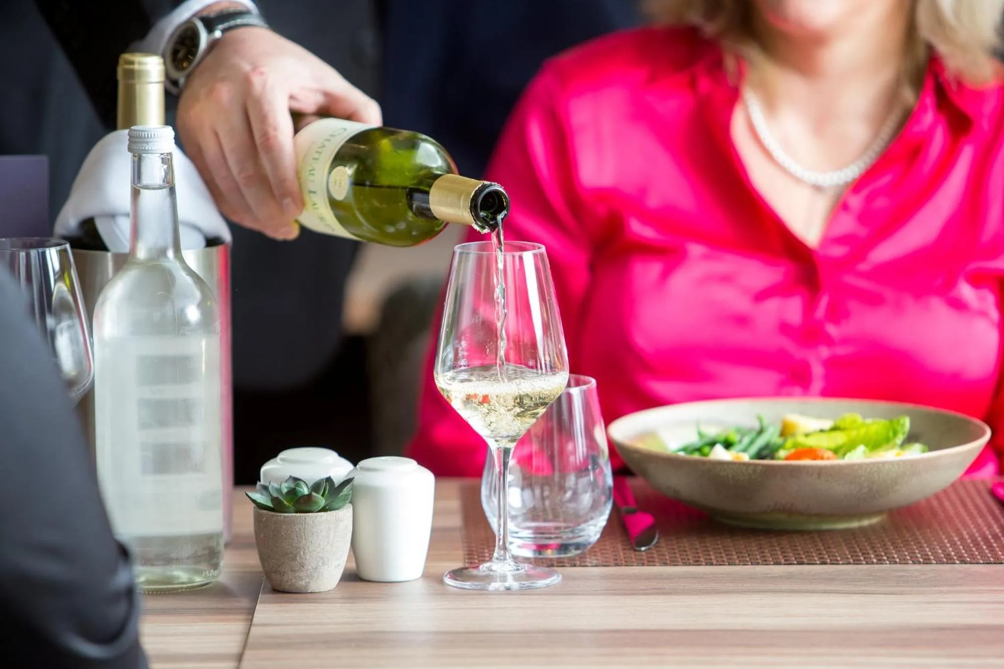 Restaurant/places to eat in Bedford Hotel