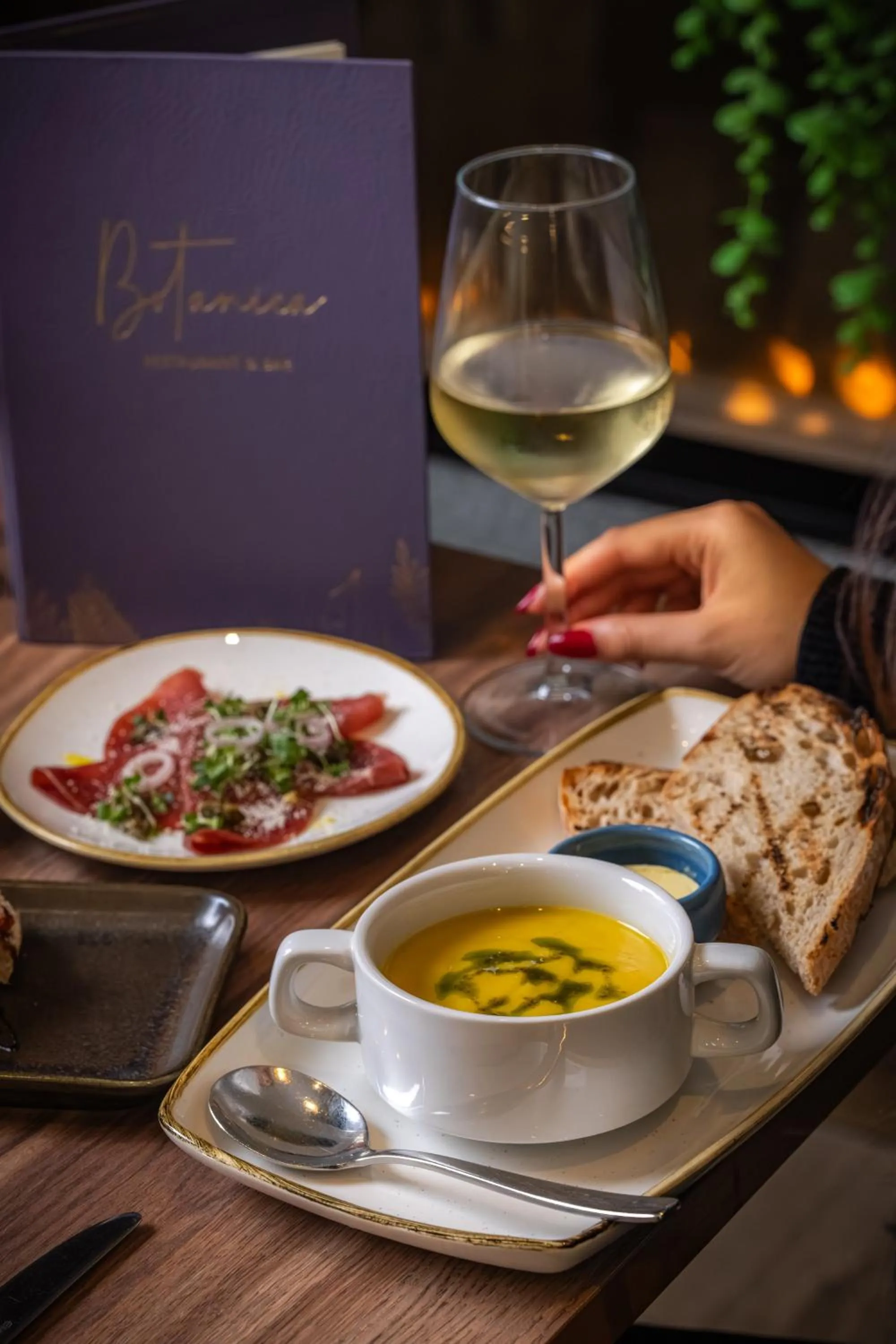 Restaurant/places to eat in Bedford Hotel