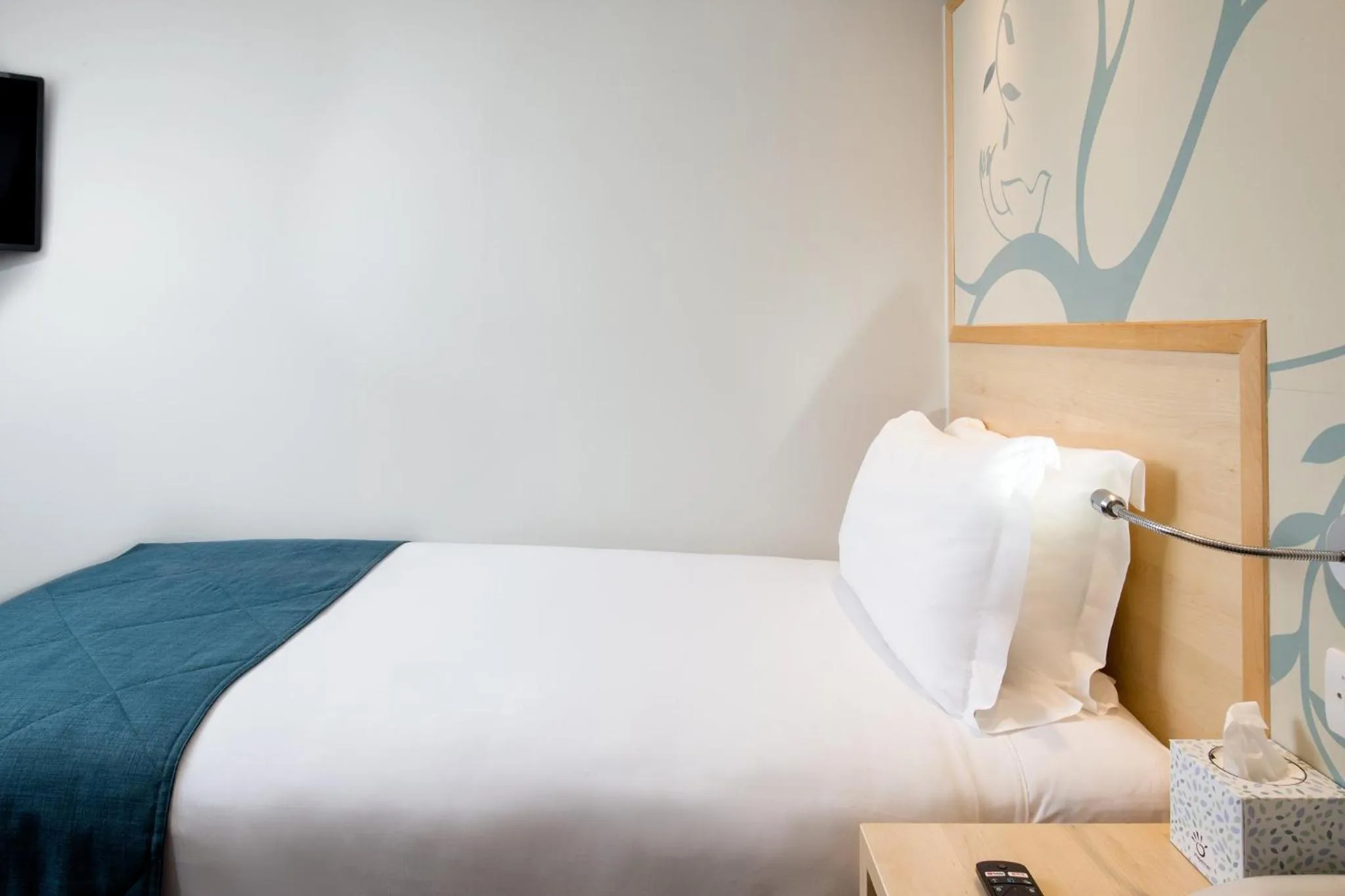 Photo of the whole room, Bed in Bedford Hotel