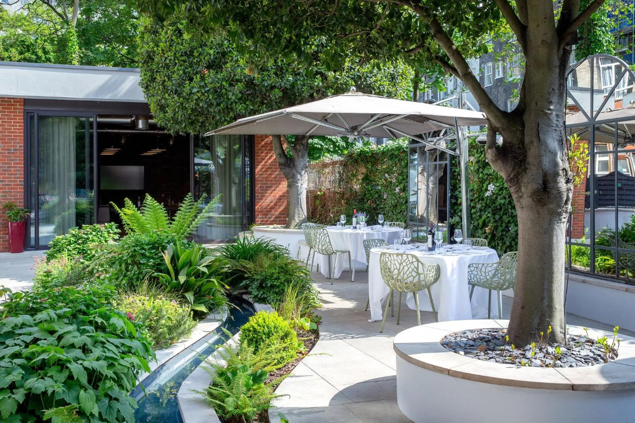 Garden in Bedford Hotel