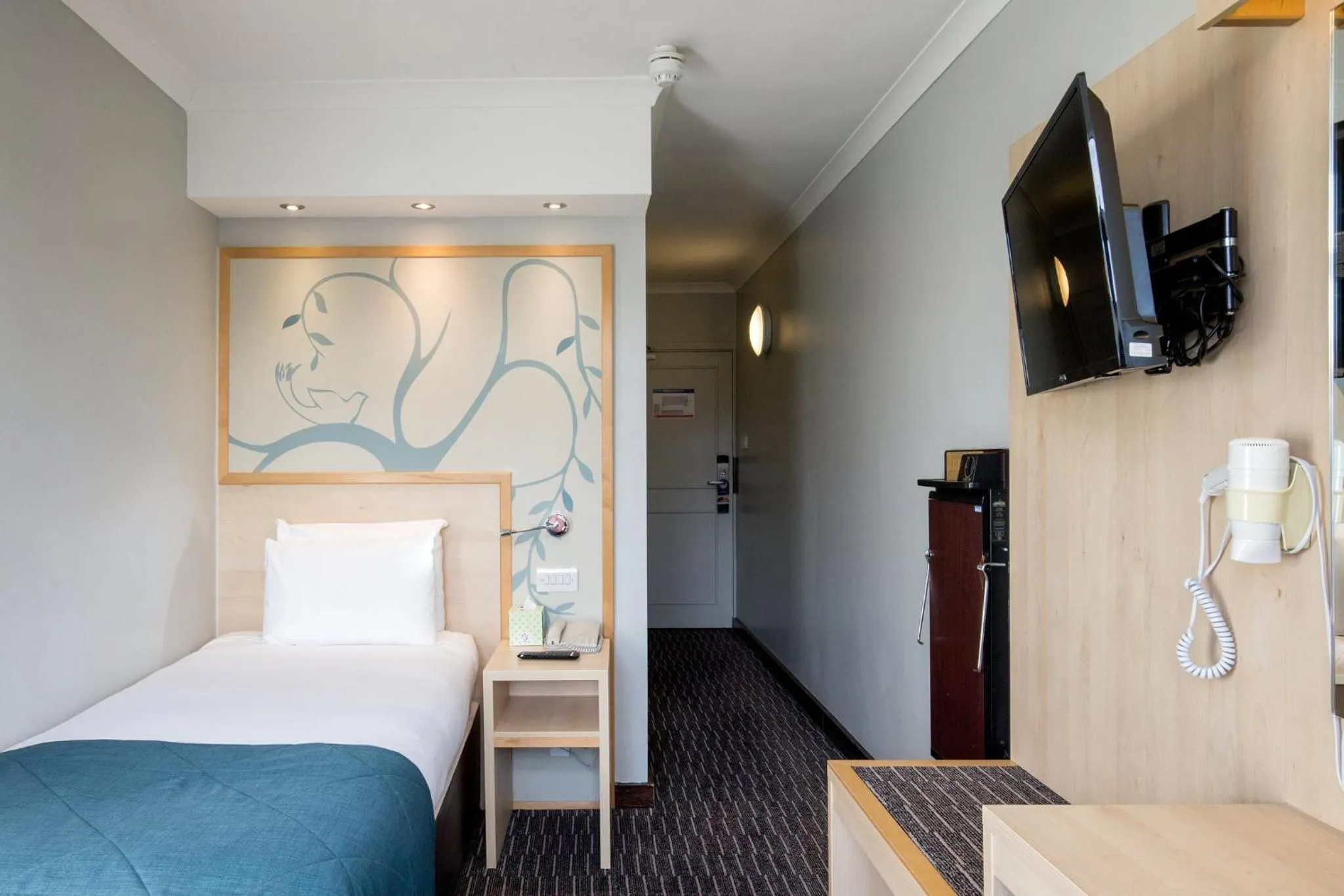 Photo of the whole room, Bed in Bedford Hotel