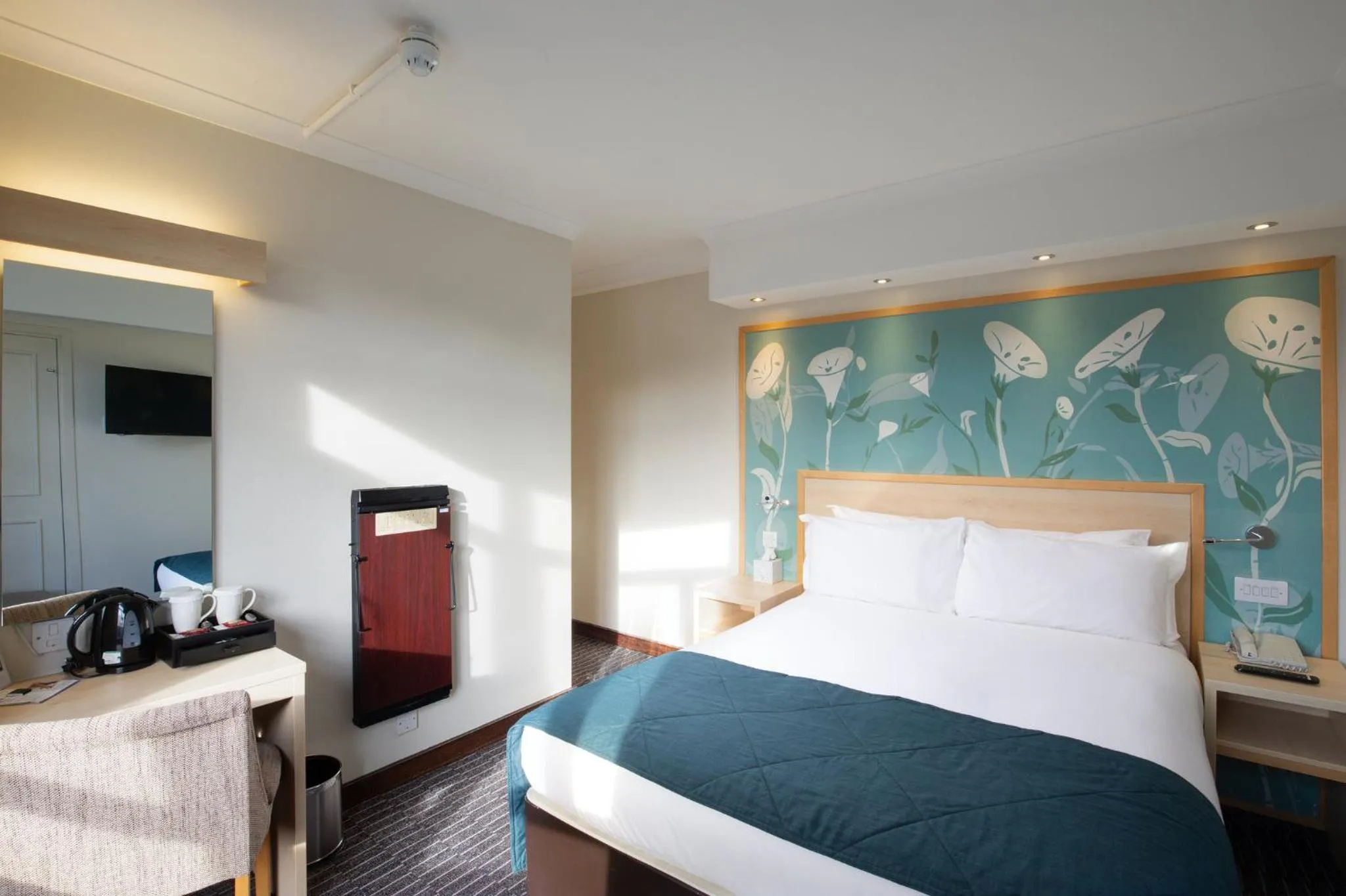 Photo of the whole room, Bed in Bedford Hotel