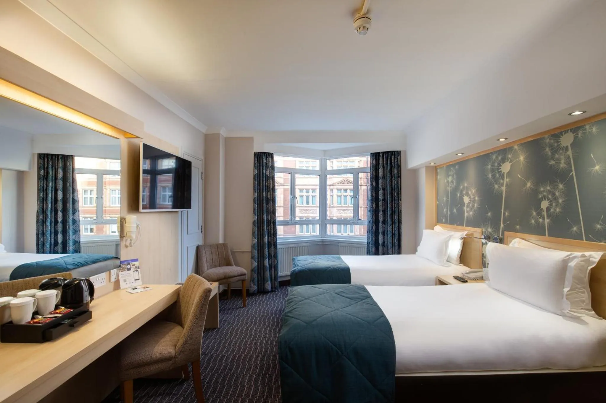 Photo of the whole room, Bed in Bedford Hotel